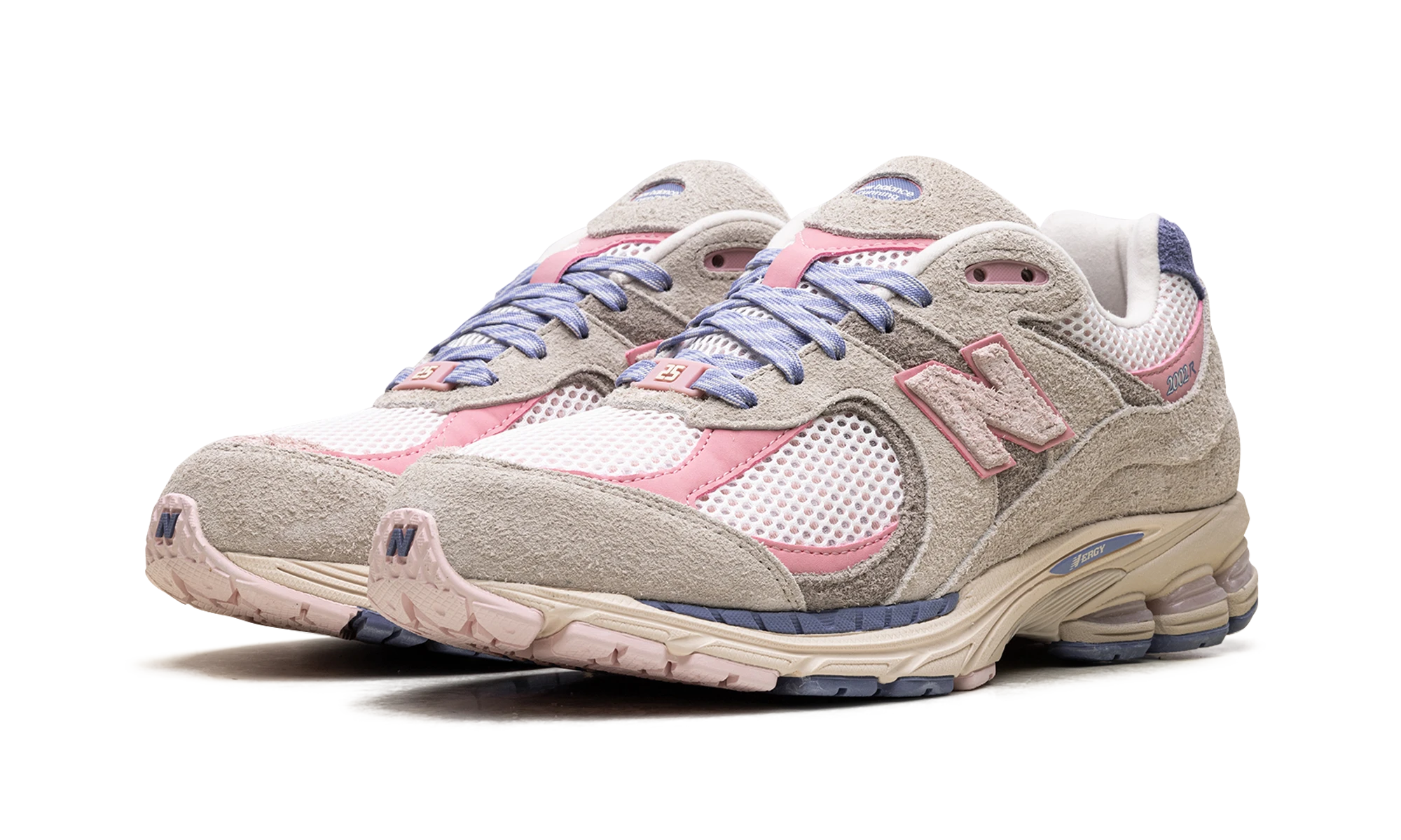 Detail of the inner side of the sneaker New Balance 2002R Hype DC Native Dynamics (M2002RHE) rose et bleu.
