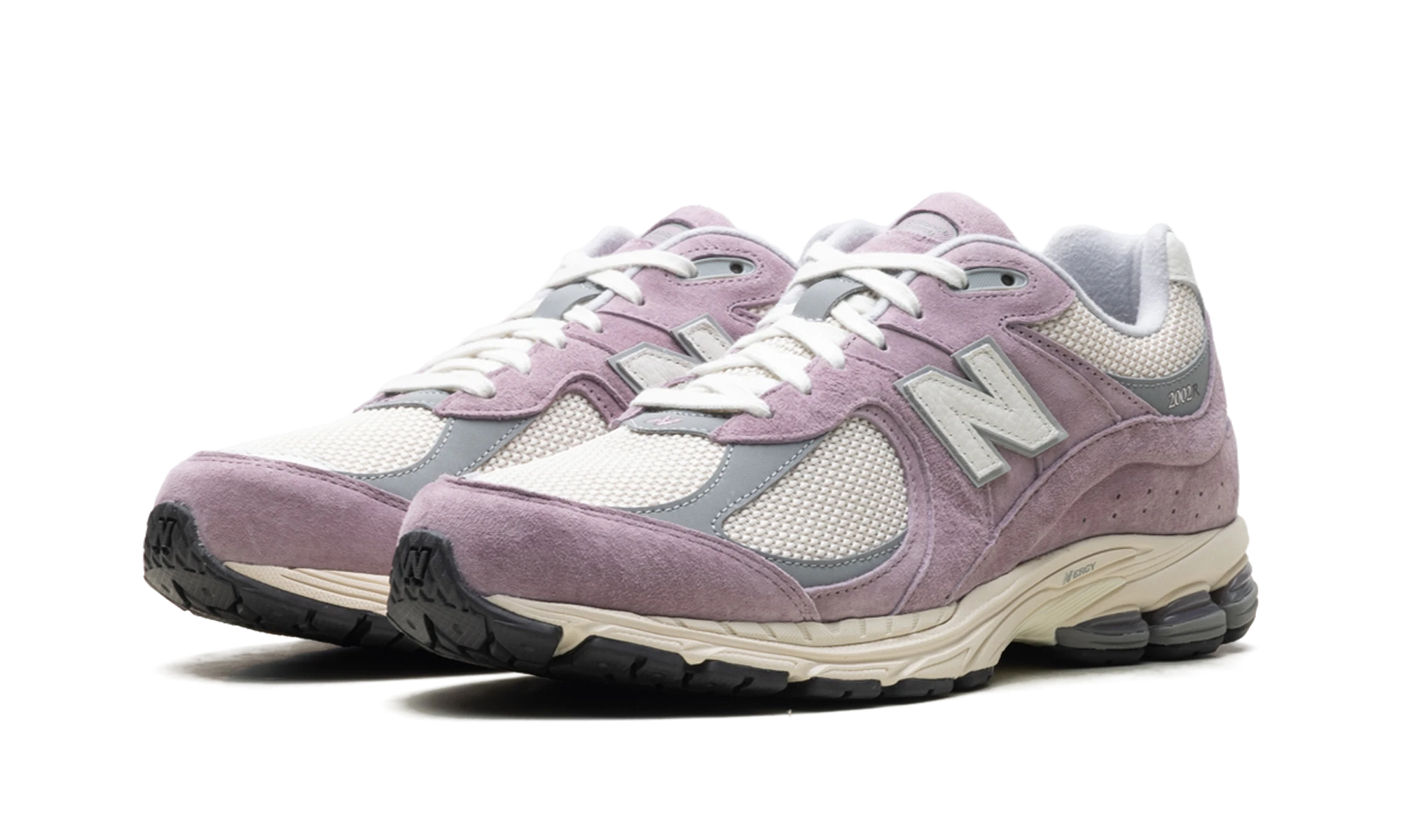 Detail of the inner side of the sneaker New Balance 2002R Ice Wine White (U2002RRB) blanc et beige.