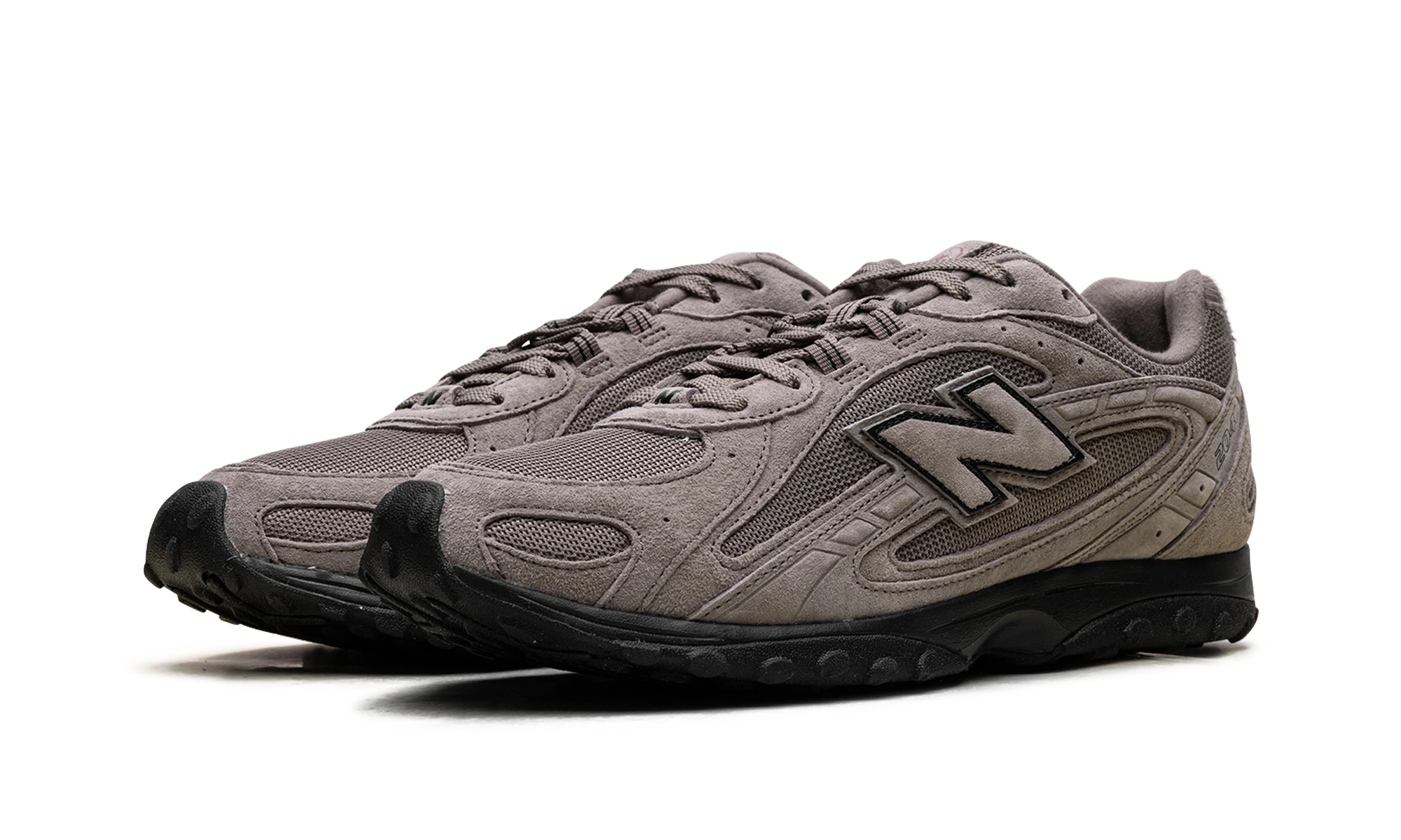 Dettaglio del lato interno della scarpa New Balance 204L Year of the Horse Tan (U204L3K9) beige et noir.