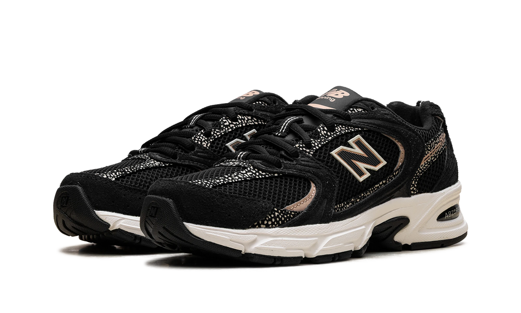 Vue de face de la paire de sneakers New Balance 530 Black Flat Taupe noir et beige.