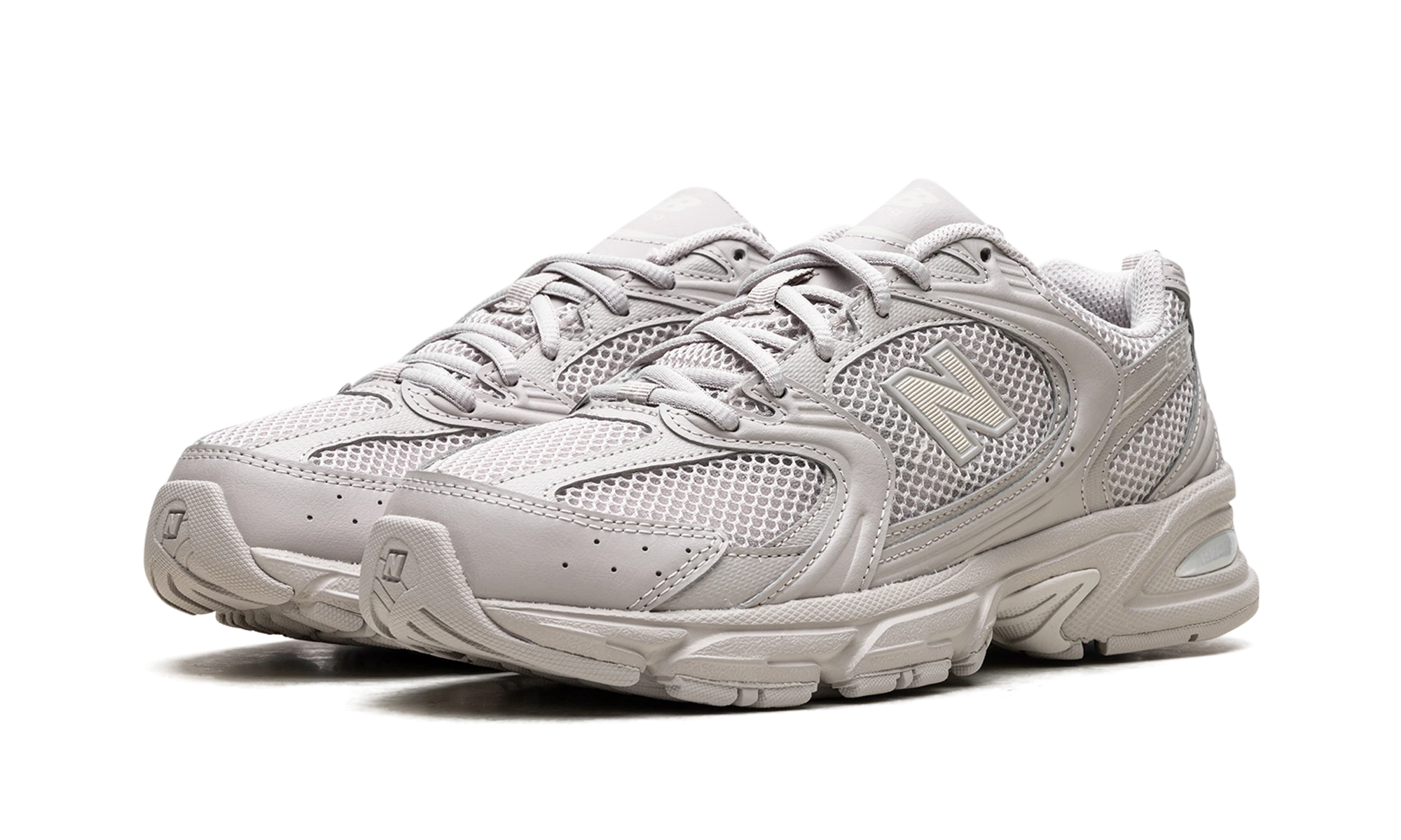 Detail of the inner side of the sneaker New Balance 530 Moonrock Moonbeam (MR530MM) multicolore.