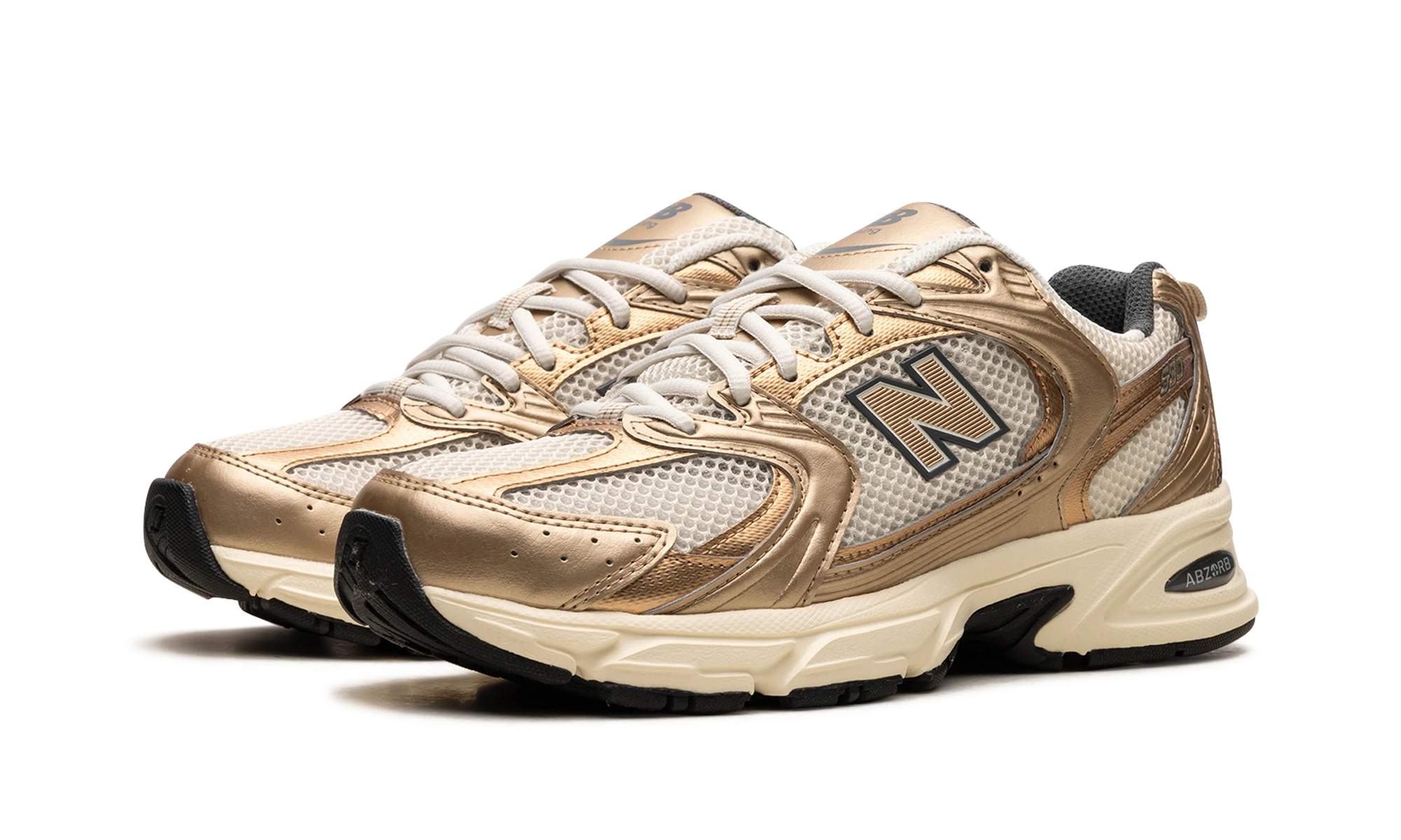 Vue de face de la paire de sneakers New Balance 530 Turtledove Gold Metallic multicolore.