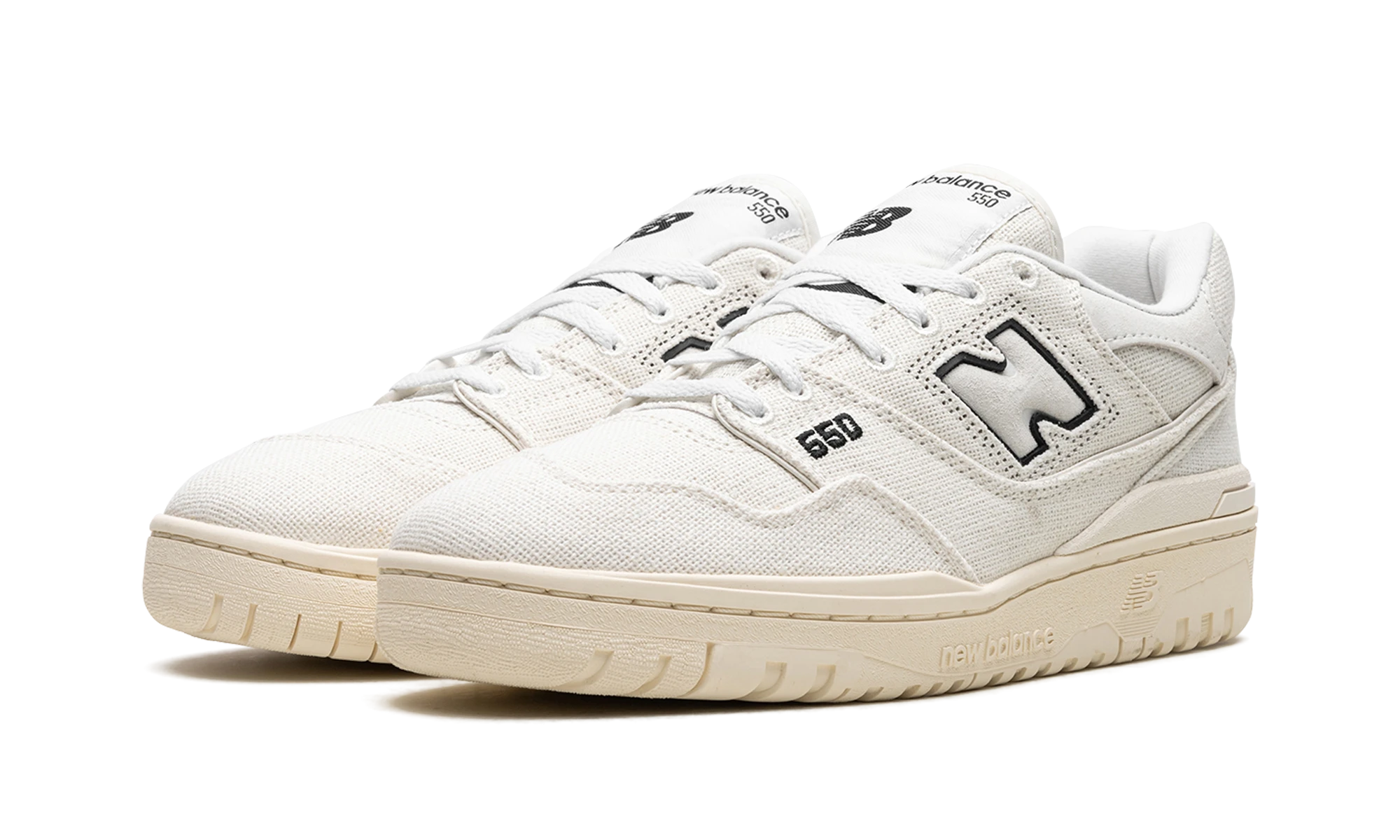 Detail of the inner side of the sneaker New Balance 550 Rattan Sea Salt (BB550MDA) blanc et noir.