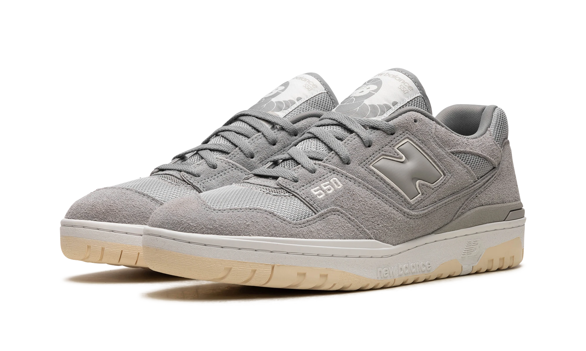 Detail of the inner side of the sneaker New Balance 550 Suede Slate Grey (BB550PHD) gris.