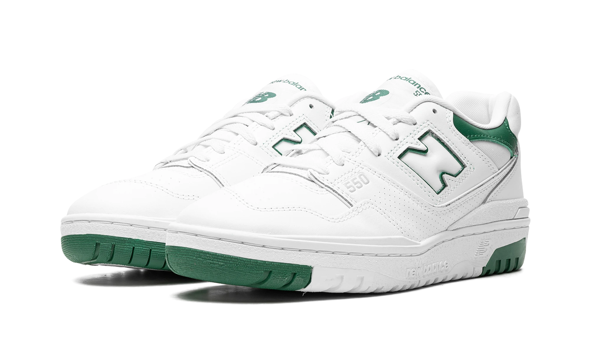 Detail of the inner side of the sneaker New Balance 550 White Classic Green (BB550SWB) blanc, gris et vert.
