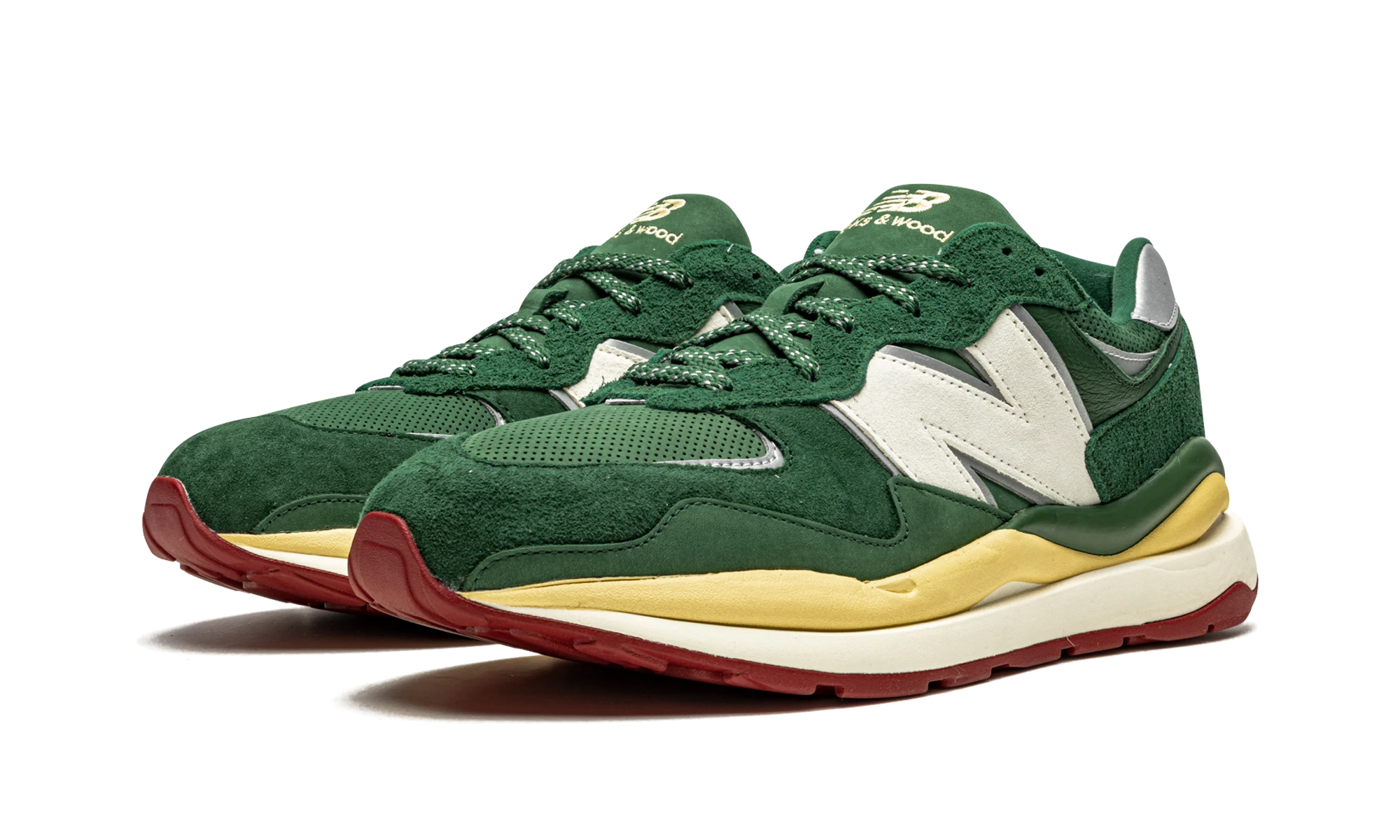 Detail of the inner side of the sneaker New Balance 57/40 Bricks & Wood (M5740BW) vert et blanc.