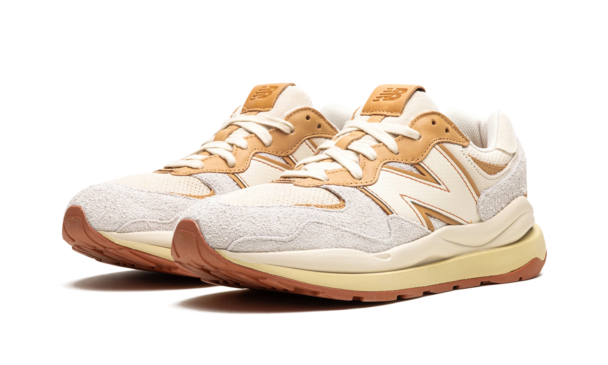 New Balance 57/40 "Todd Snyder Stony Beach", pair with original box. Available at MNR Sneakers, free shipping to UK, Ireland, USA, Canada, Australia and Europe.