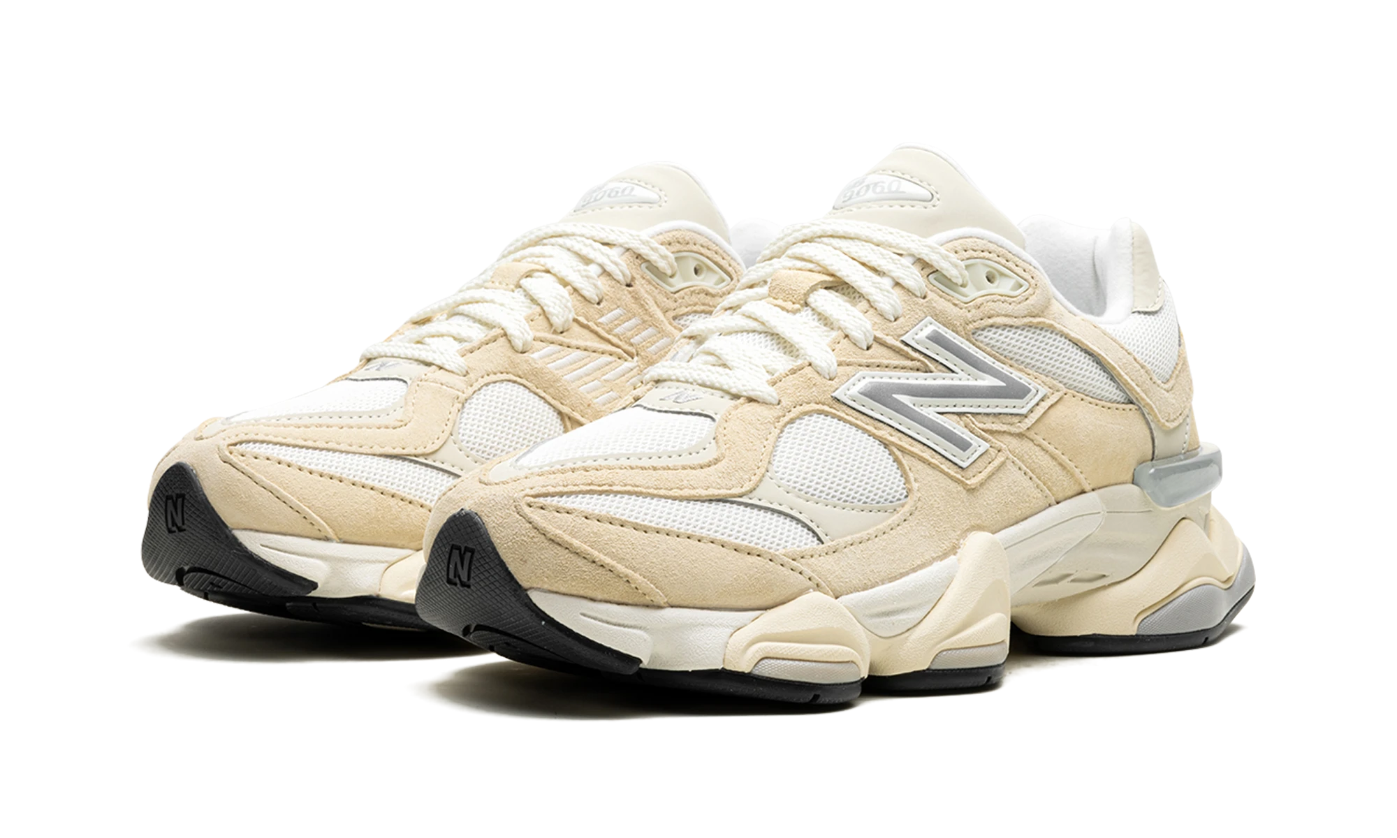 Detail van de binnenkant van de sneaker New Balance 9060 Calcium Sea Salt (U9060WNB) blanc et argent.