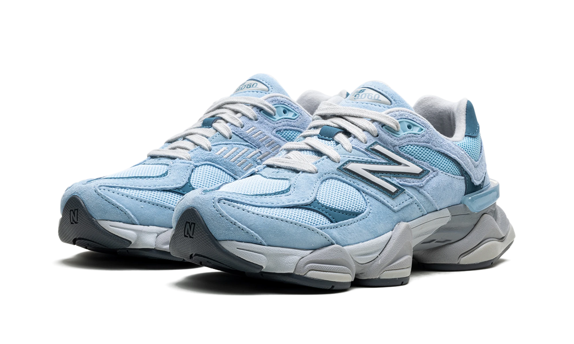 Detail van de binnenkant van de sneaker New Balance 9060 Chrome Blue (U9060EED) bleu.