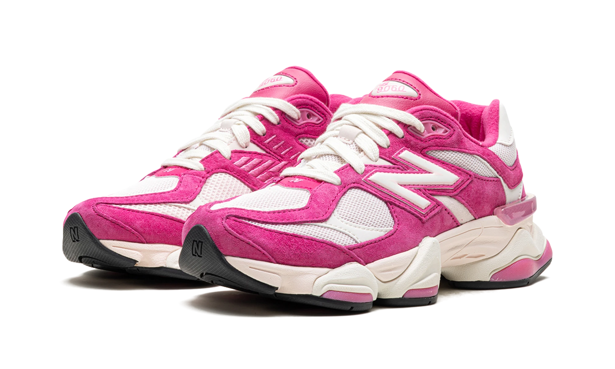 Detail van de binnenkant van de sneaker New Balance 9060 Fuchsia Pink (U9060FP) rose.