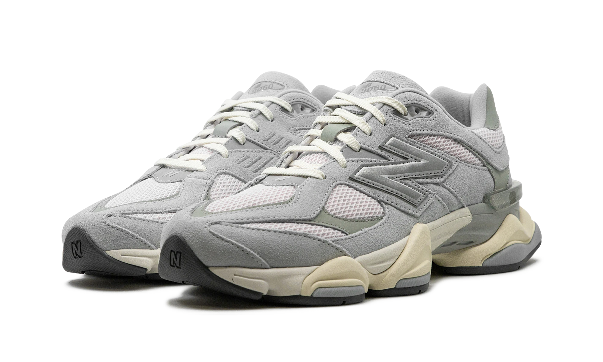 Detail van de binnenkant van de sneaker New Balance 9060 Granite Pink (U9060SFB) gris, rose et argent.