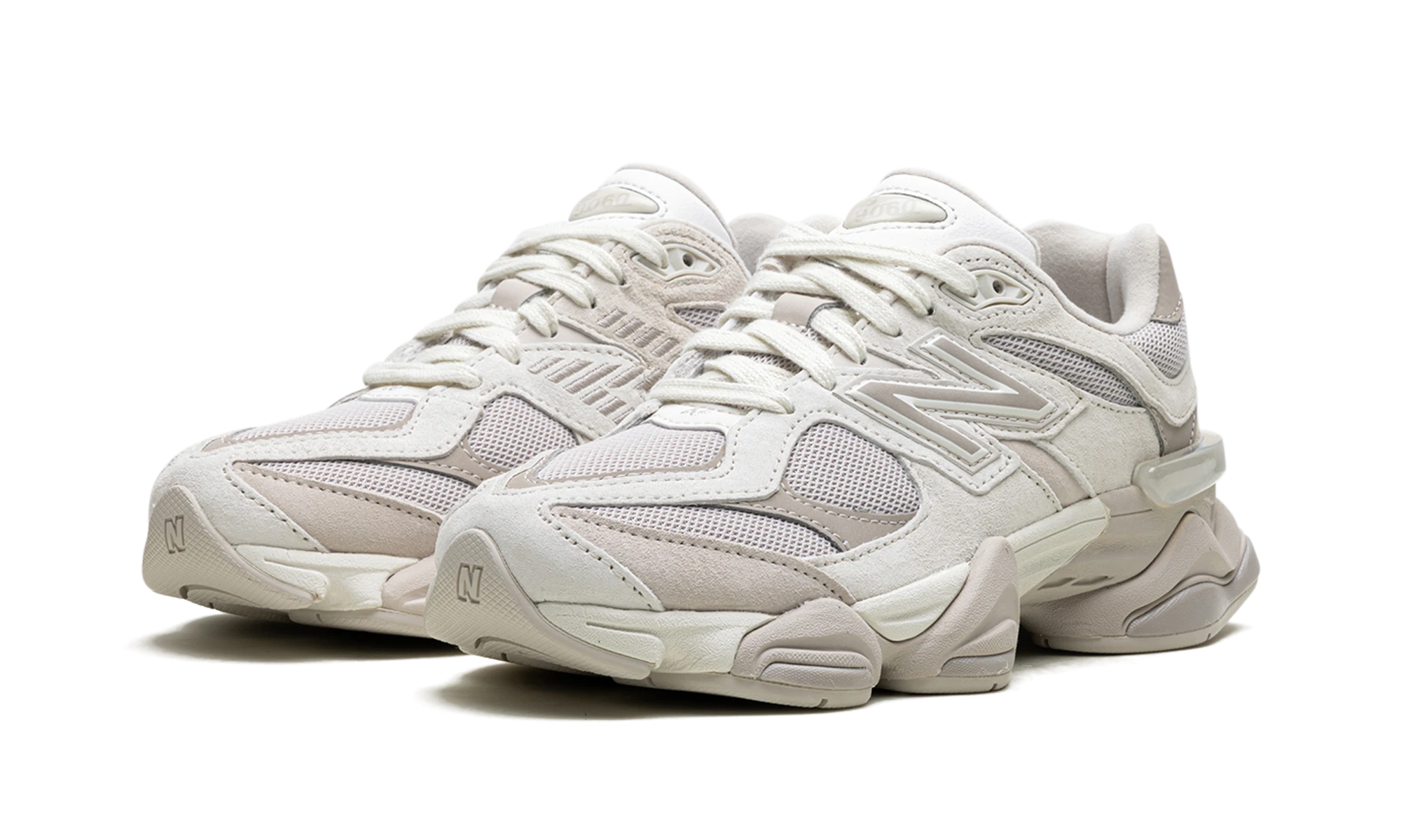 Detail van de binnenkant van de sneaker New Balance 9060 Grey Moonbeam (U9060MM) gris.