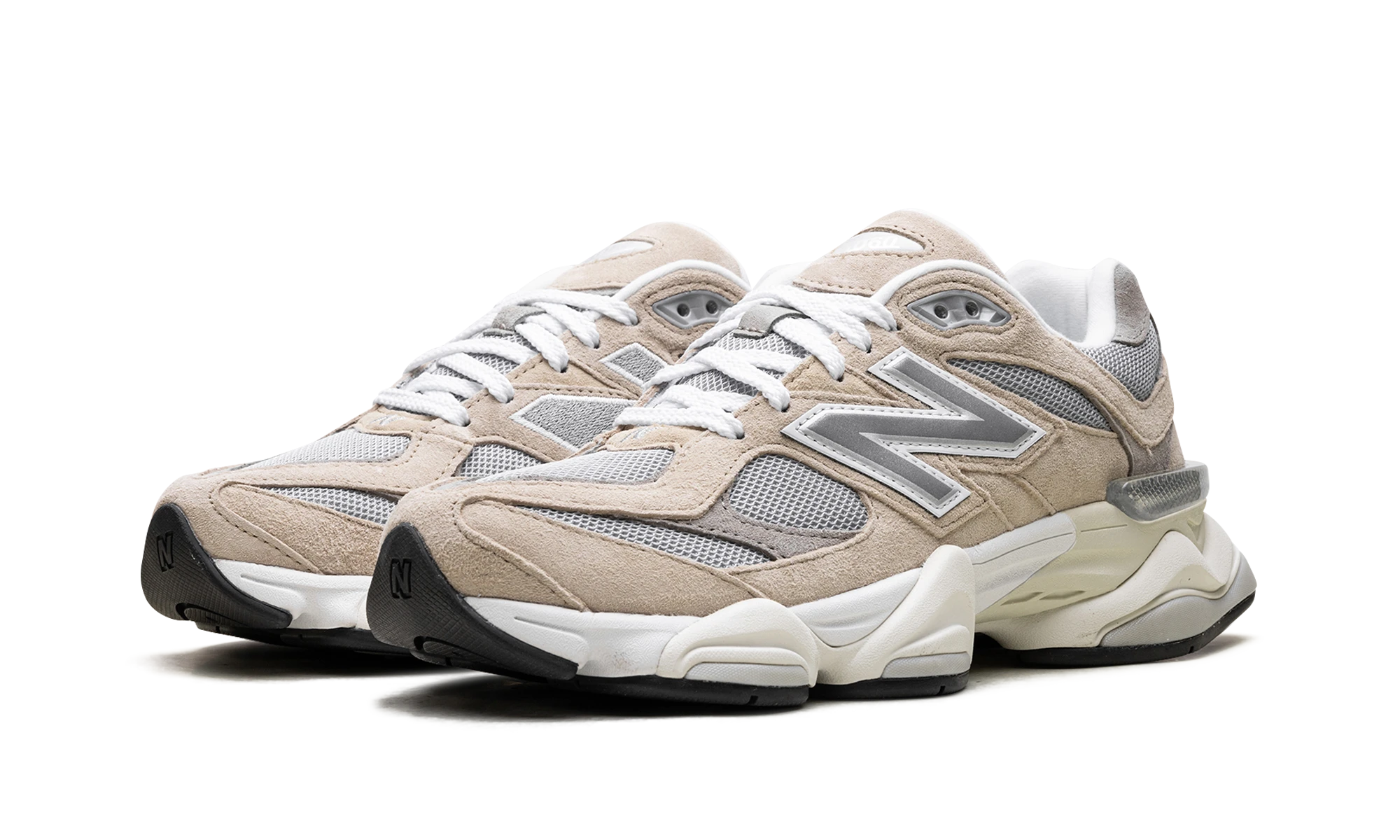 Detail van de binnenkant van de sneaker New Balance 9060 Incense Raincloud Arid Stone (U9060LBD) gris.