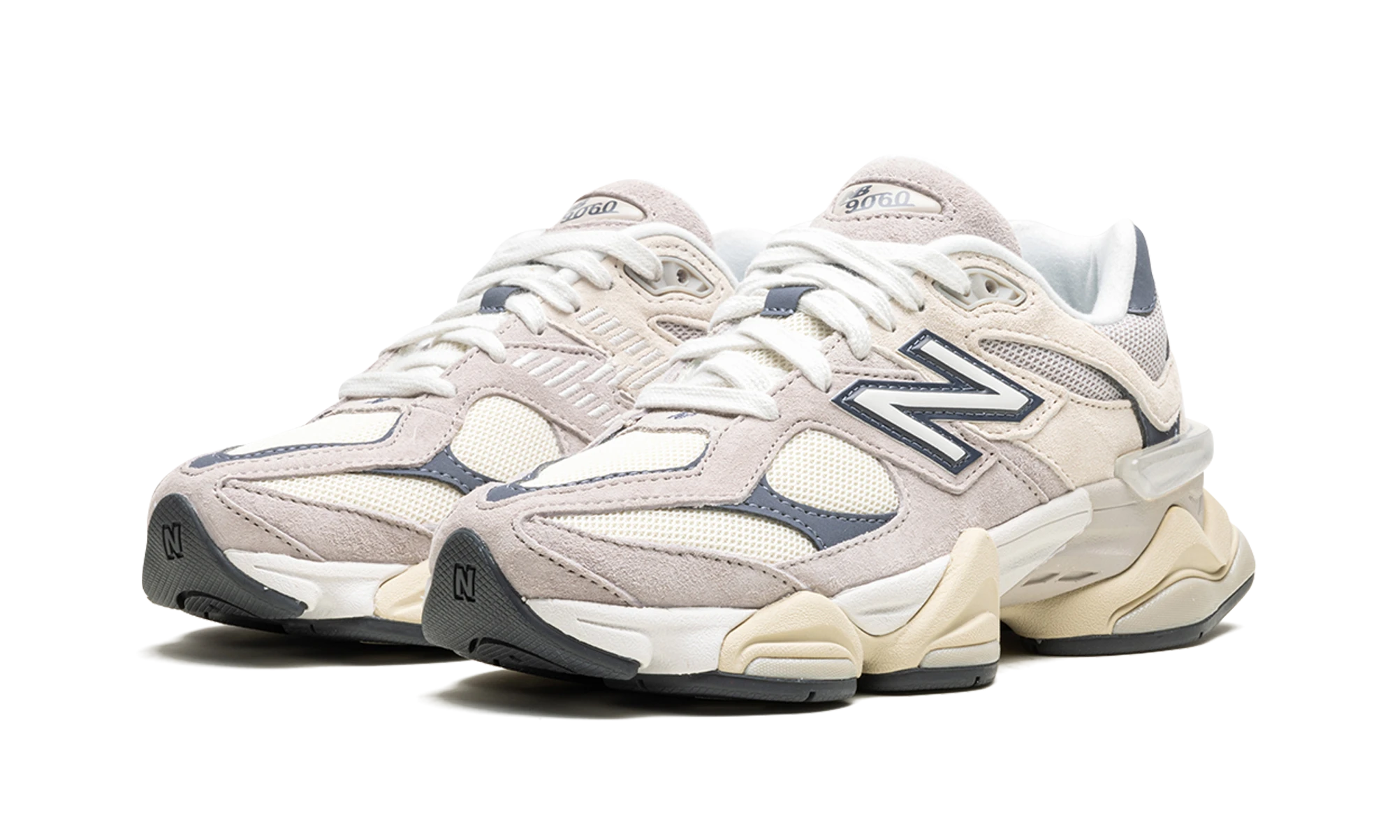 Detail van de binnenkant van de sneaker New Balance 9060 Moonrock Linen (U9060EEB) beige, noir et gris.