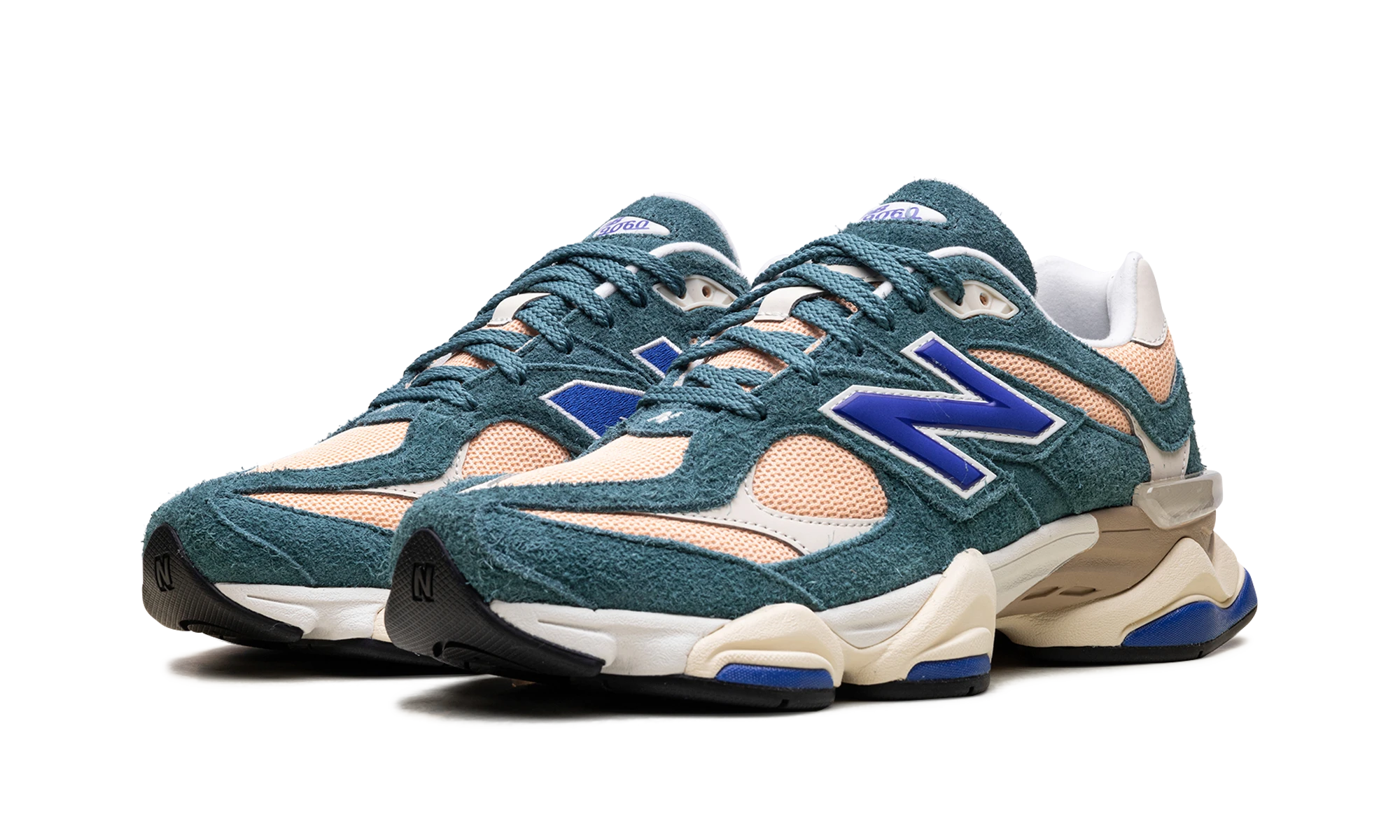 Detail van de binnenkant van de sneaker New Balance 9060 New Spruce Purple (U9060GEC) violet et beige.