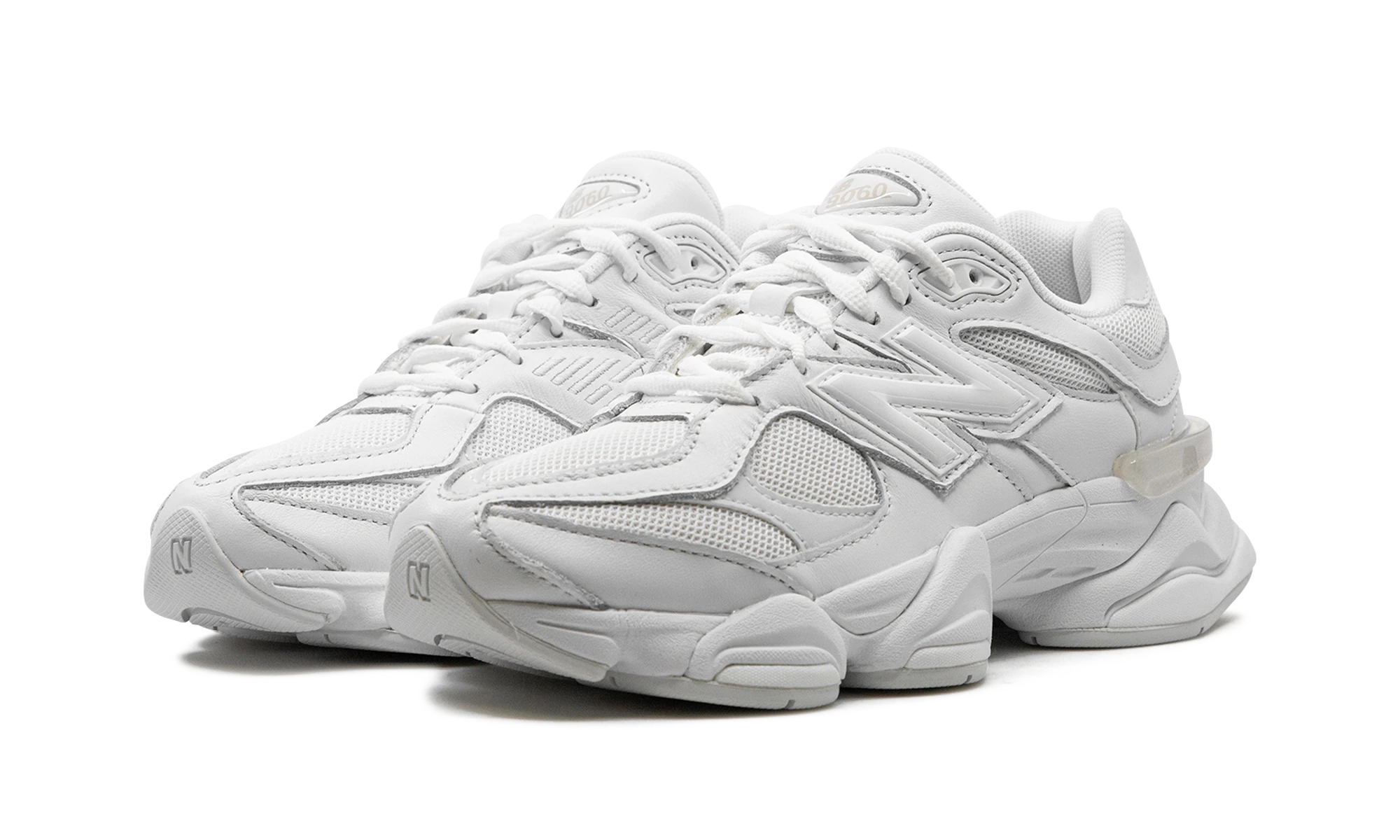 Detail van de binnenkant van de sneaker New Balance 9060 Triple White (U9060NRJ) blanc.