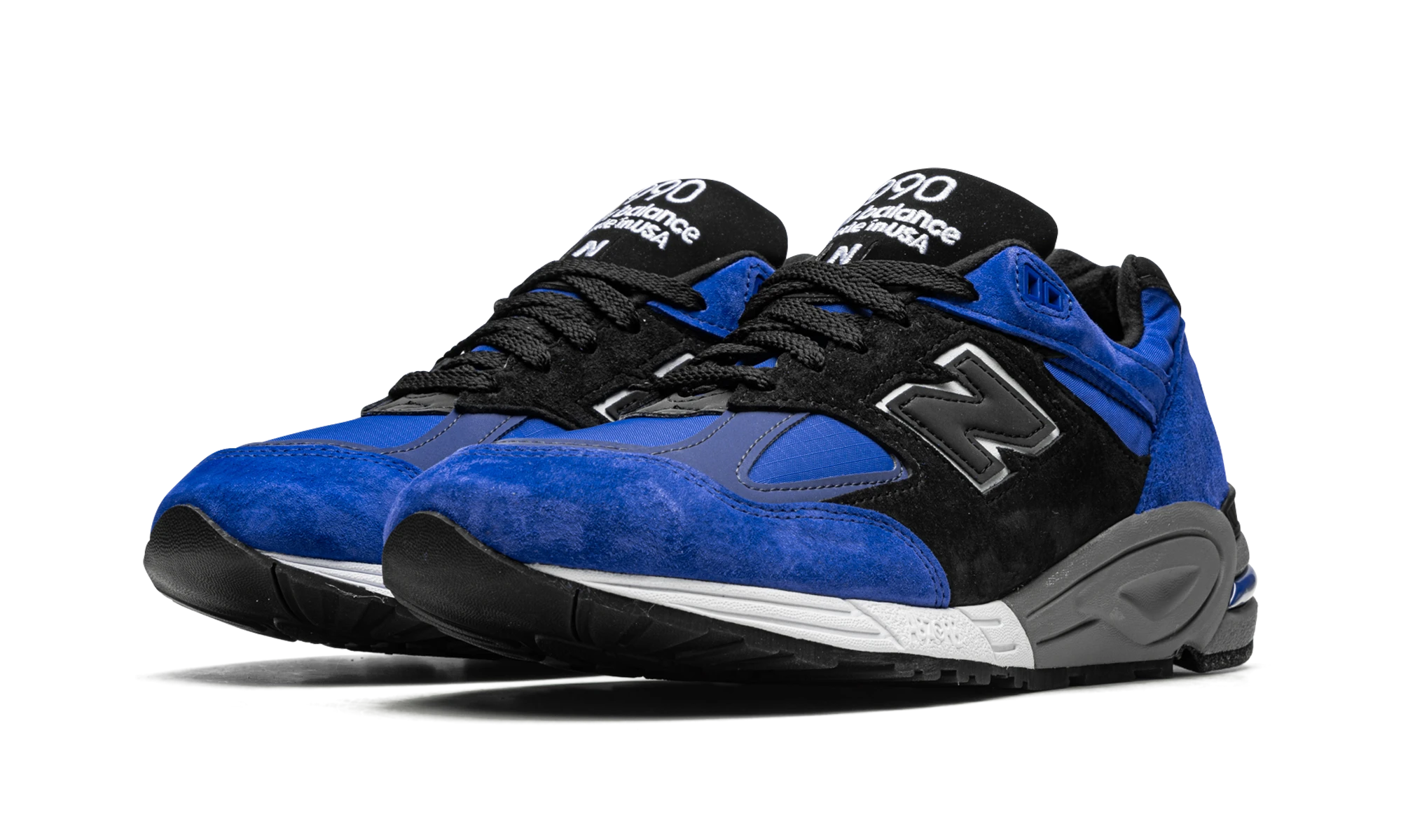 Detail of the inner side of the sneaker New Balance 990v2 Royal Blue Black (M990PL2) bleu et noir.