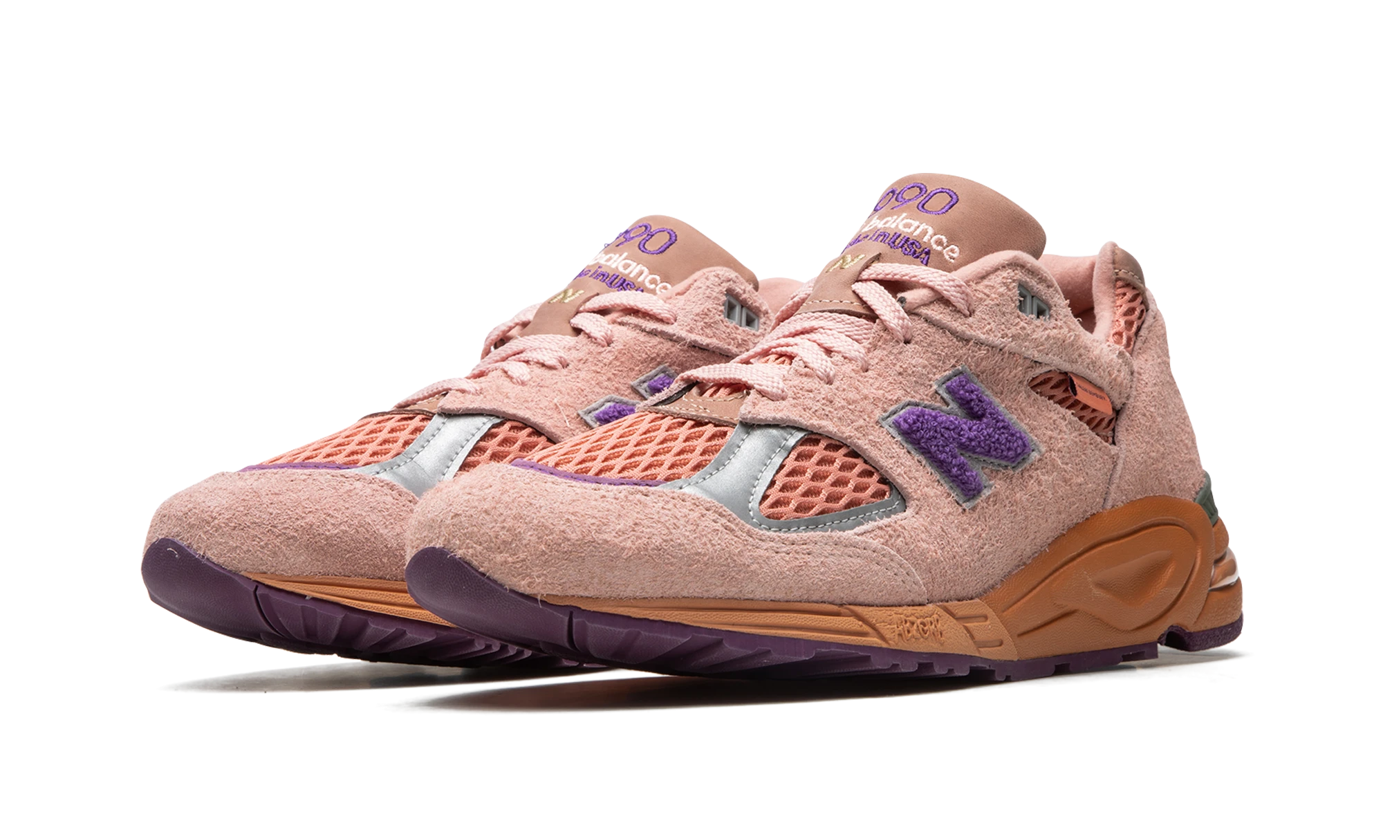 Detalj av innsiden av sneaker New Balance 990v2 Salehe Bembury Sand Be The Time (M990SB2) rose, violet et beige.