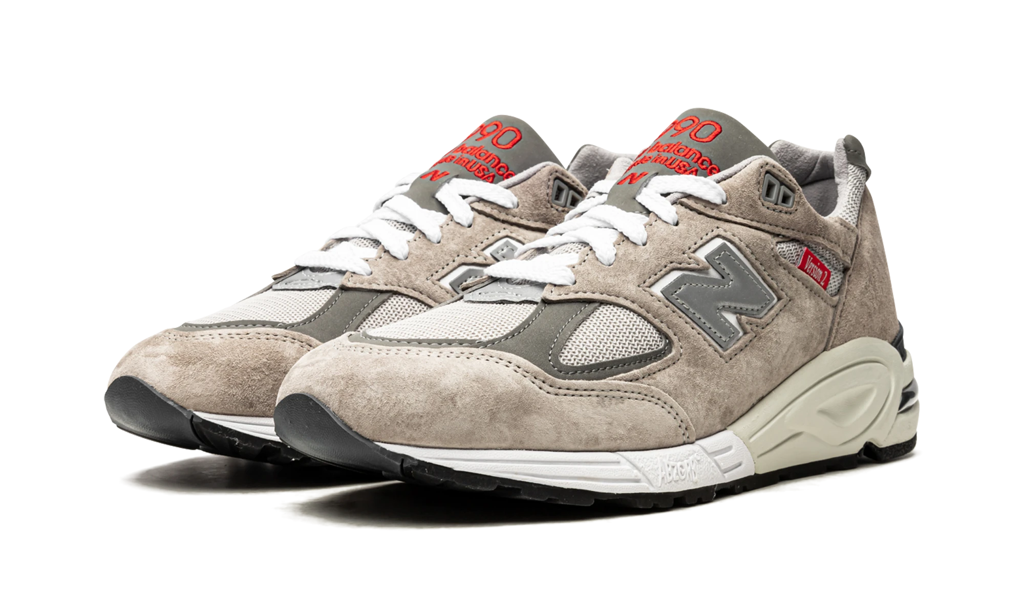 Detail of the inner side of the sneaker New Balance 990v2 Version 2 (M990VS2) beige, blanc et gris.