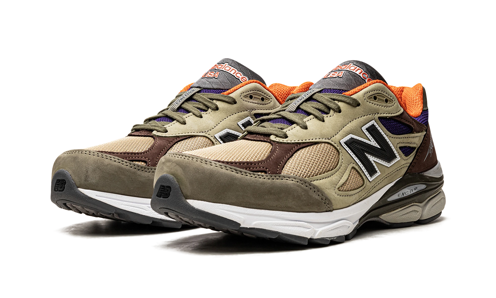 Detalj unutarnje strane tenisica New Balance 990v3 MiUSA Teddy Santis Khaki Orange (M990BT3) beige, bleu et orange.