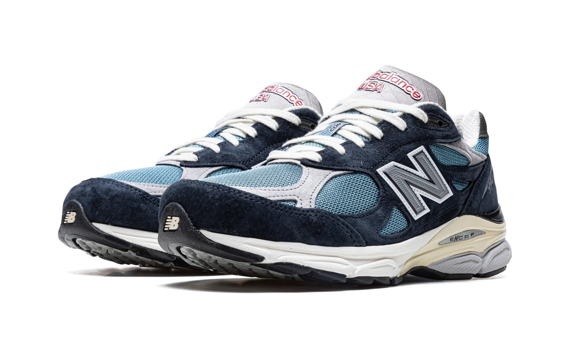 Detail of the inner side of the sneaker New Balance 990v3 MiUSA Teddy Santis Navy Castlerock (M990TE3) bleu.