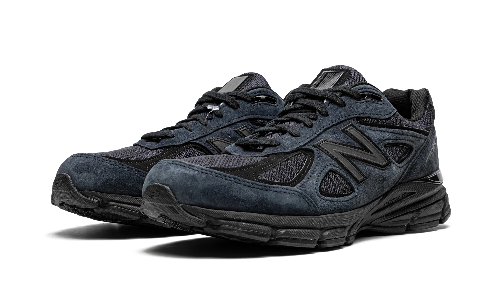 Detail of the inner side of the sneaker New Balance 990v4 JJJJound Navy (M990JJ4) bleu et noir.
