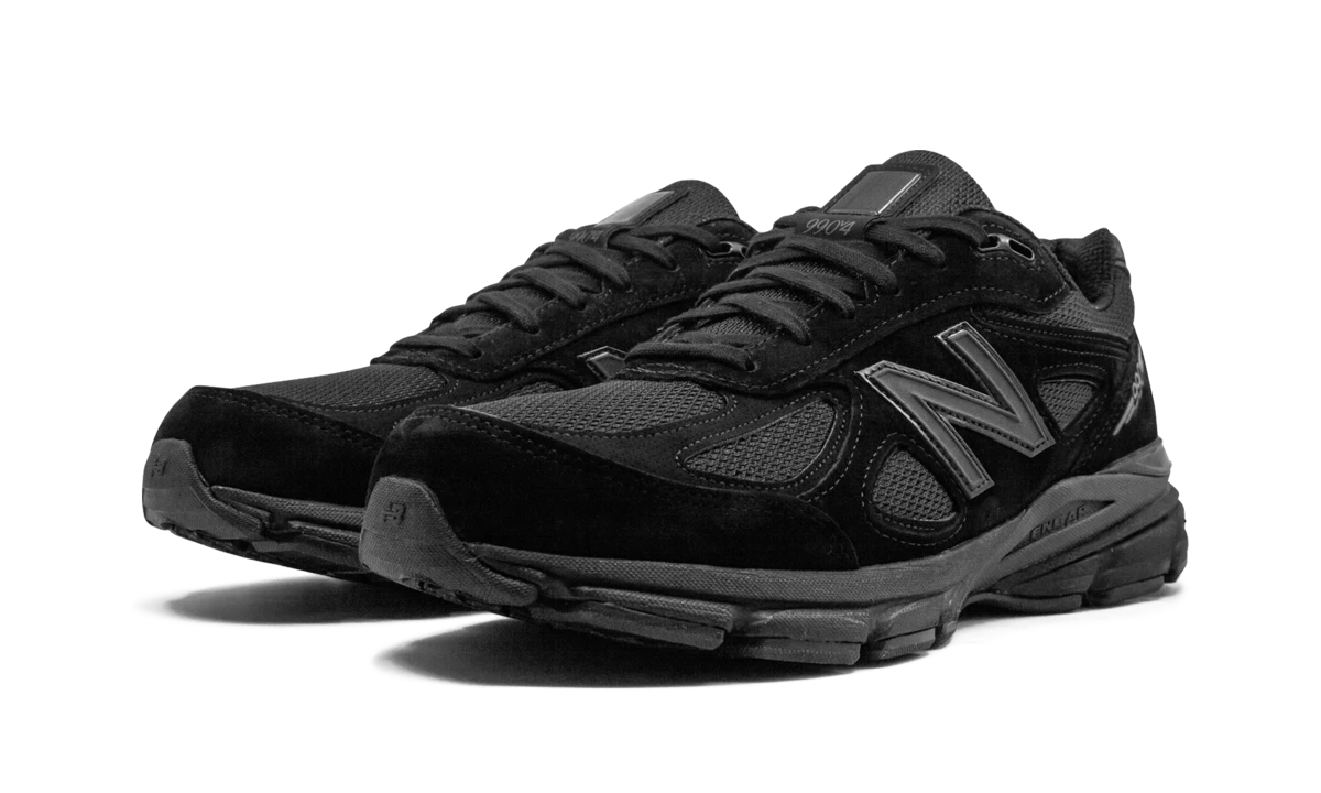 Detail of the inner side of the sneaker New Balance 990v4 MiUSA Black (M990BB4) noir.