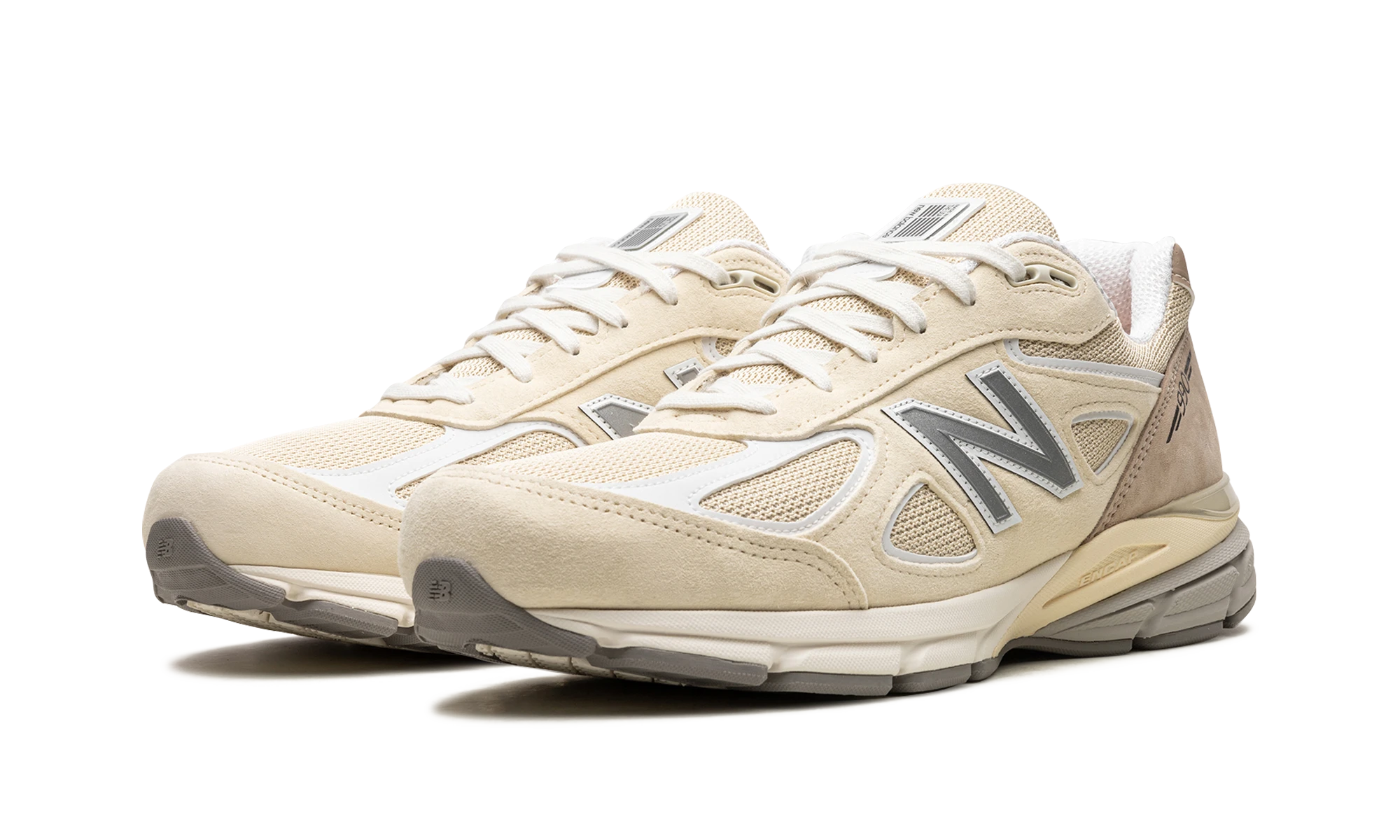 Detail of the inner side of the sneaker New Balance 990v4 MiUSA Limestone (U990TE4) blanc.