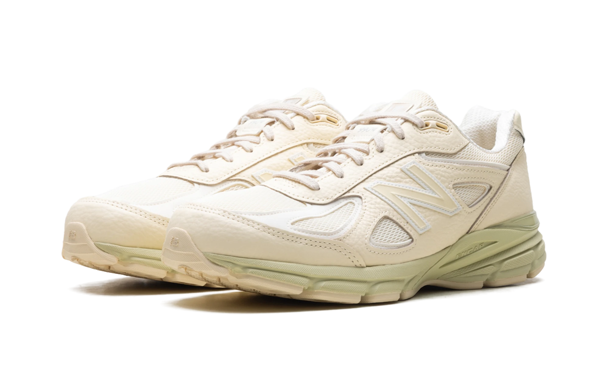 Detail of the inner side of the sneaker New Balance 990v4 MiUSA Macadamia Nut (U990BO4) beige et vert.