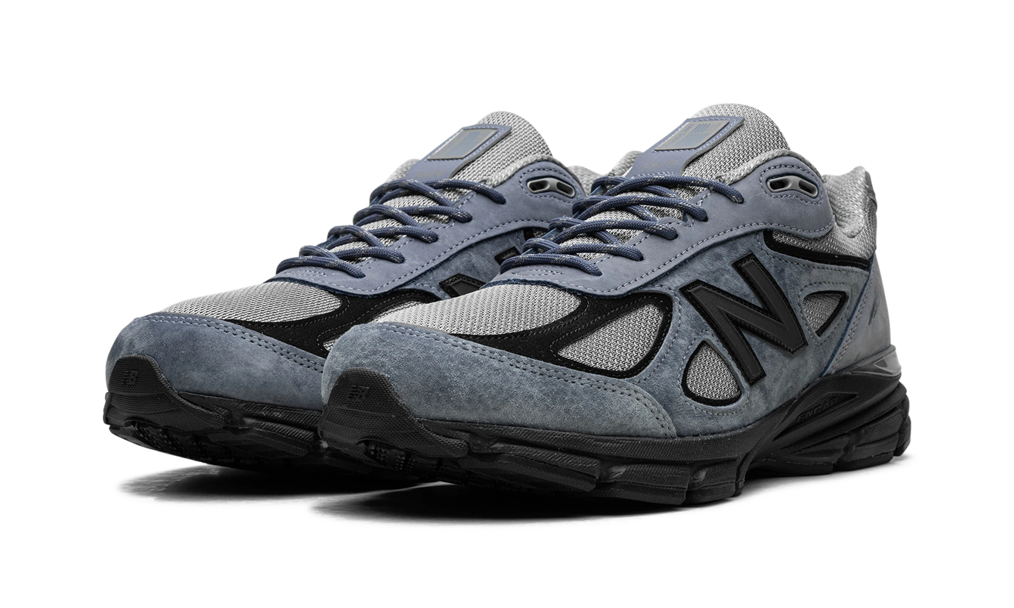 Detail van de binnenkant van de sneaker New Balance 990v4 MiUSA Teddy Santis Arctic Grey Black (U990BB4) gris et noir.