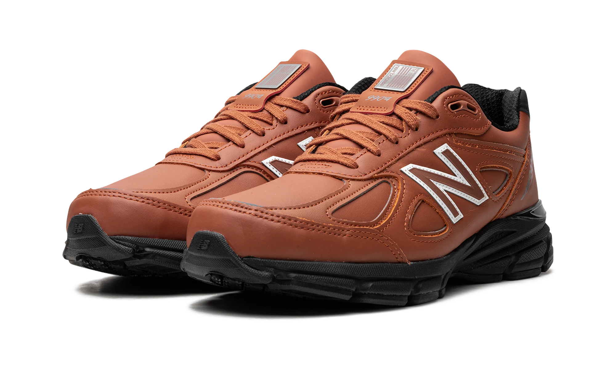 Detail van de binnenkant van de sneaker New Balance 990v4 MiUSA Teddy Santis Mahogany (U990RB4) noir.