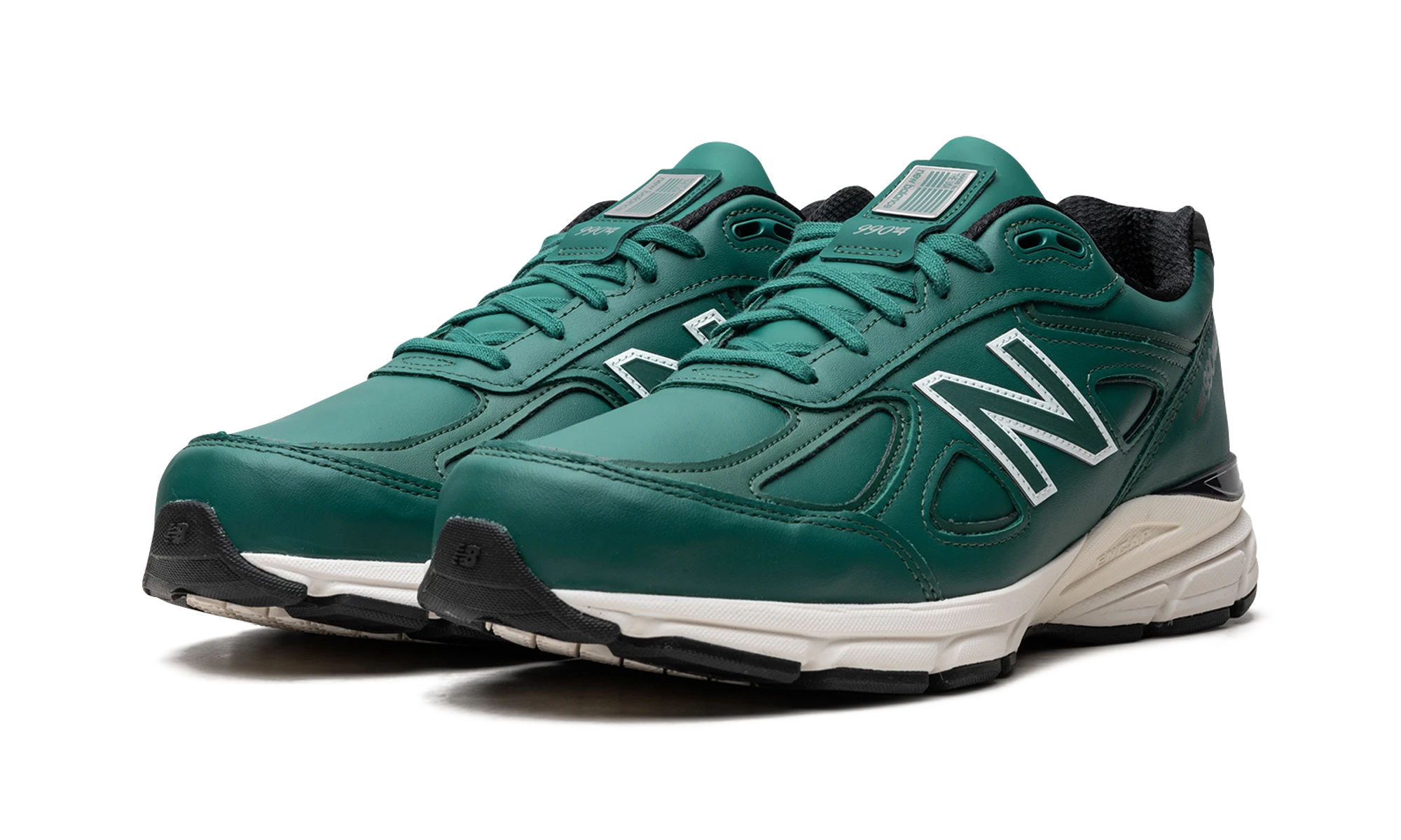 Detail of the inner side of the sneaker New Balance 990v4 MiUSA Teddy Santis Teal (U990TW4) bleu et blanc.