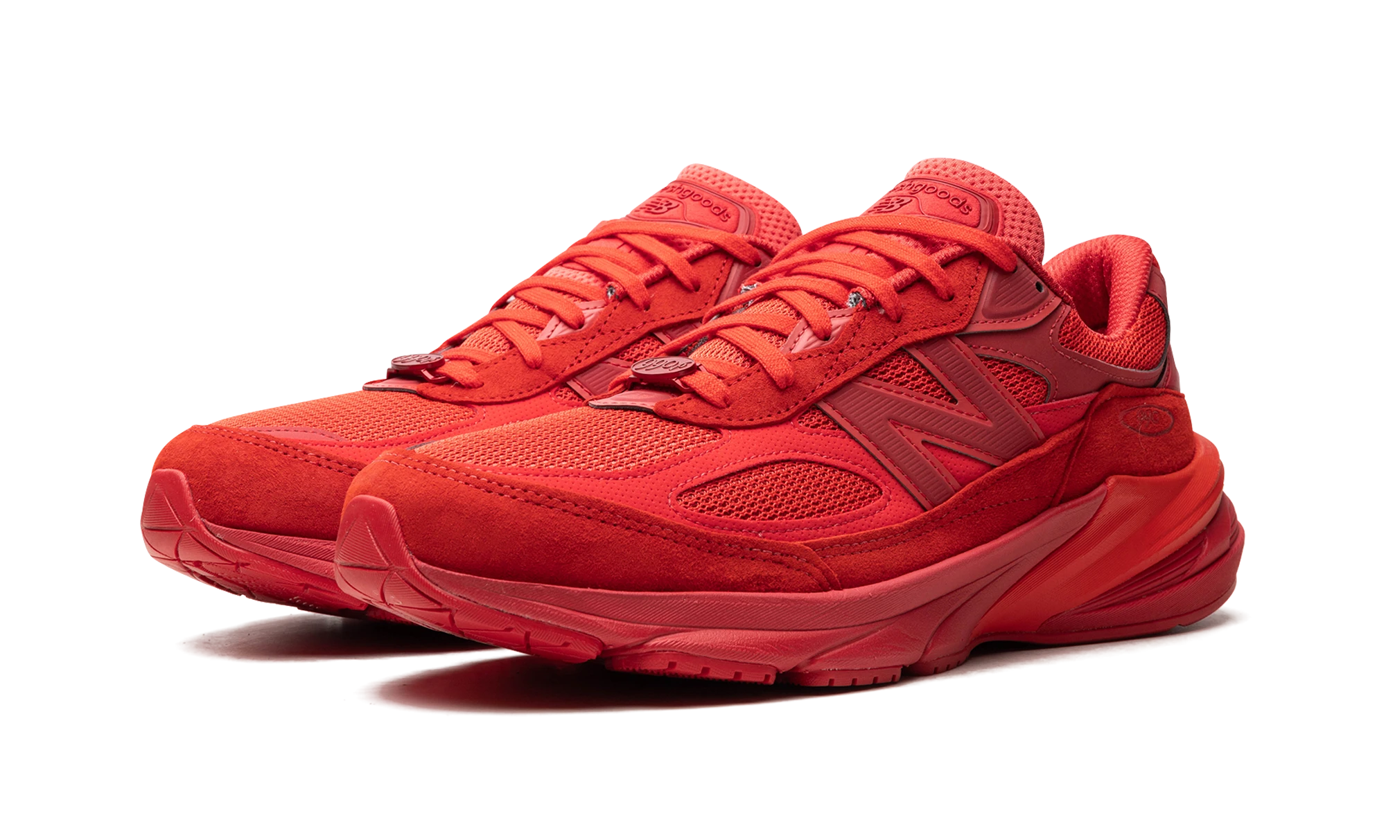 Detail of the inner side of the sneaker New Balance 990v6 MiUSA Joe Freshgoods Paris Red (U990JF6) rouge.