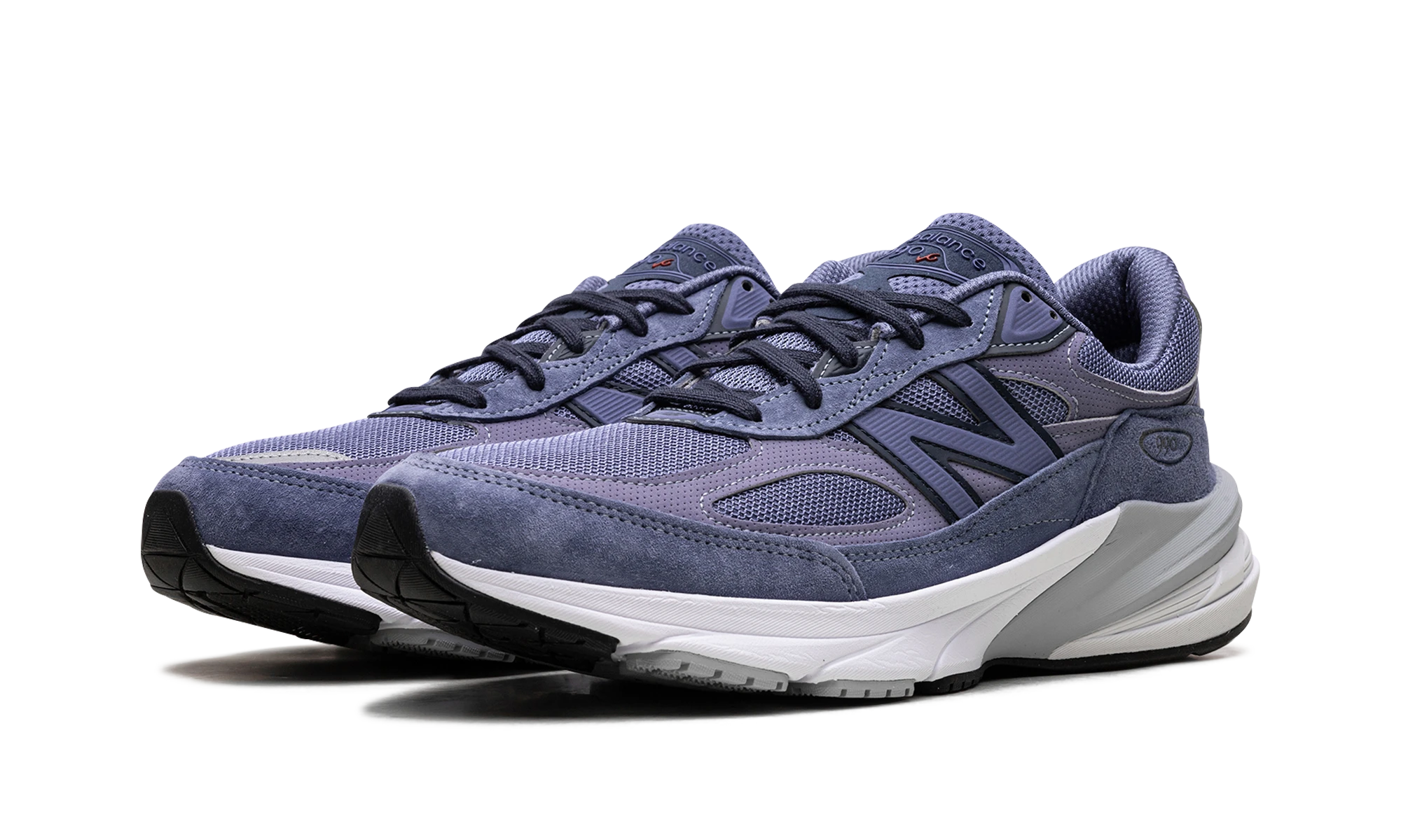Detail of the inner side of the sneaker New Balance 990v6 MiUSA Purple (U990PP6) violet et gris.