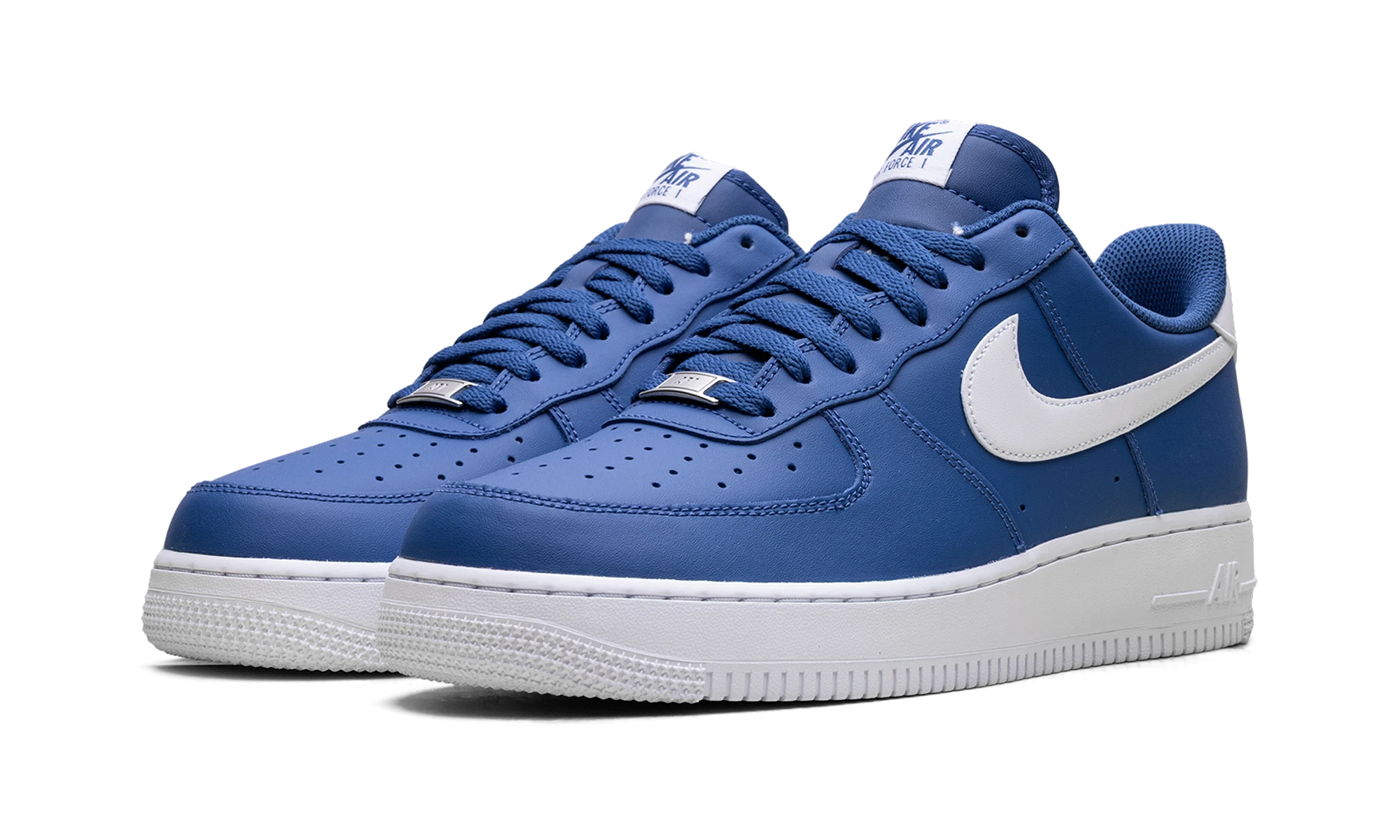 Detail of the inner side of the sneaker Nike Air Force 1 Low '07 College Blue White (FJ4146-402) bleu et blanc.