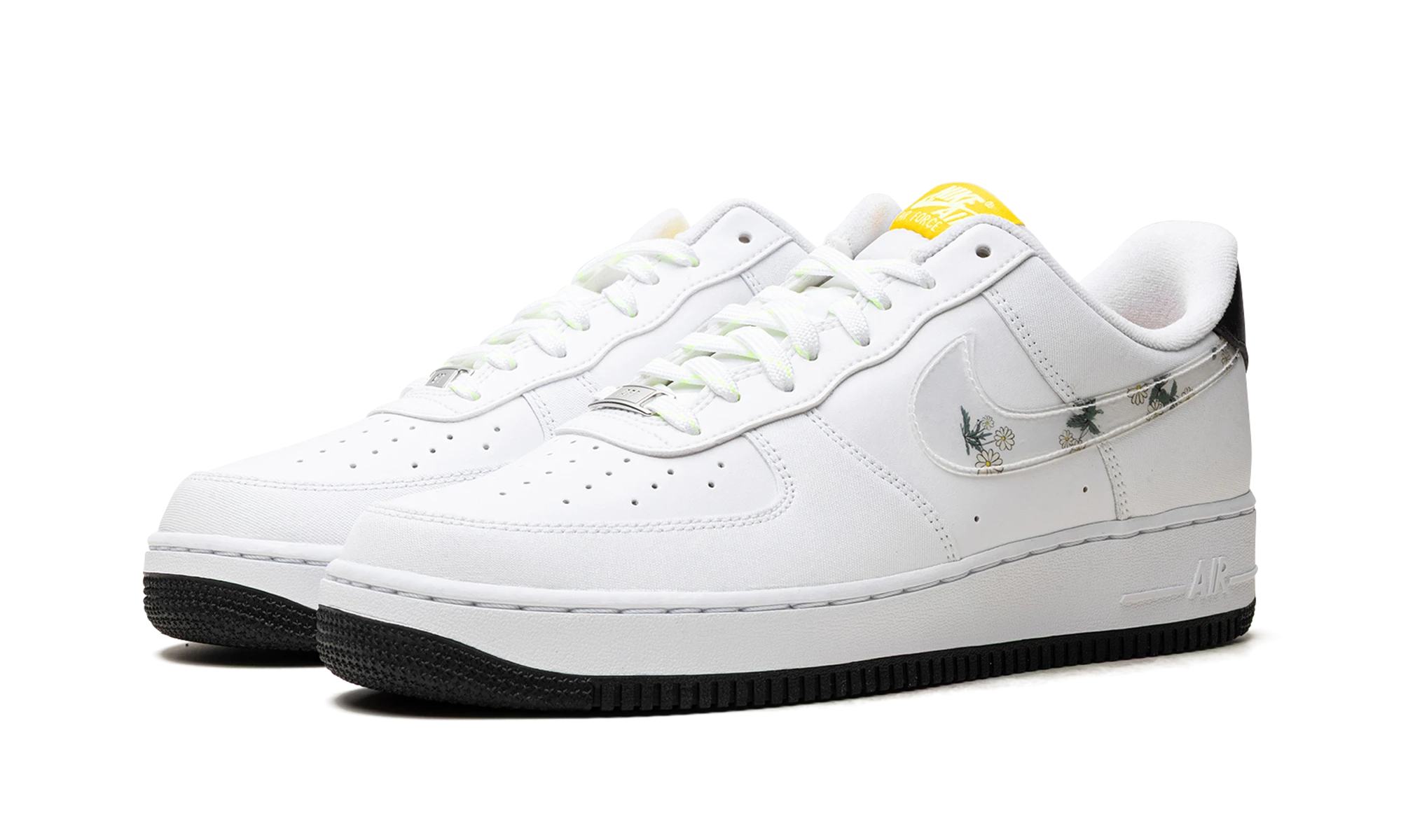 Detail vnútornej strany teniska Nike Air Force 1 Low Daisy (CW5571-100) blanc et jaune.