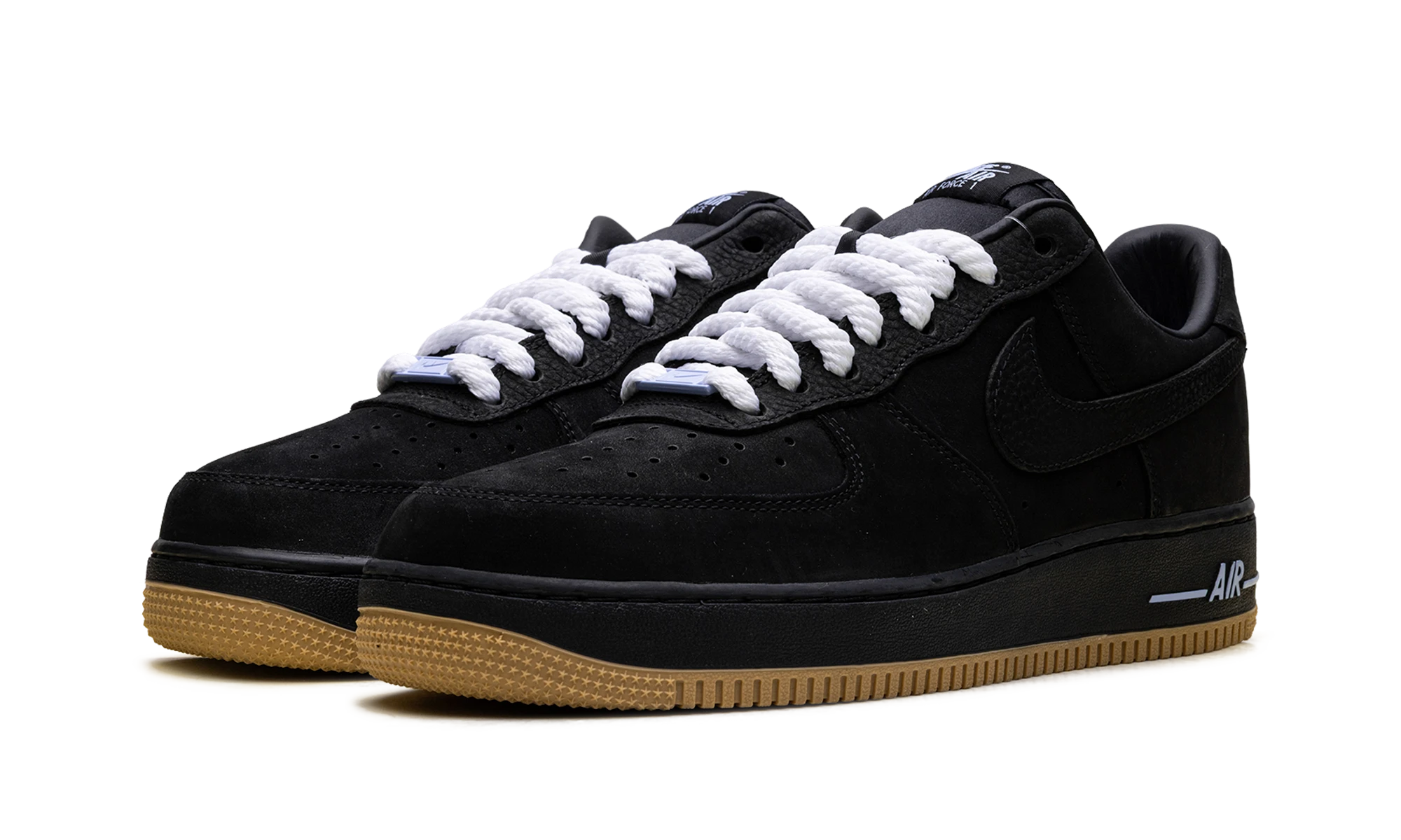 Detail vnútornej strany teniska Nike Air Force 1 Low Ja Morant NY vs. NY Black Gum (IQ9770-001) noir, blanc et bleu.