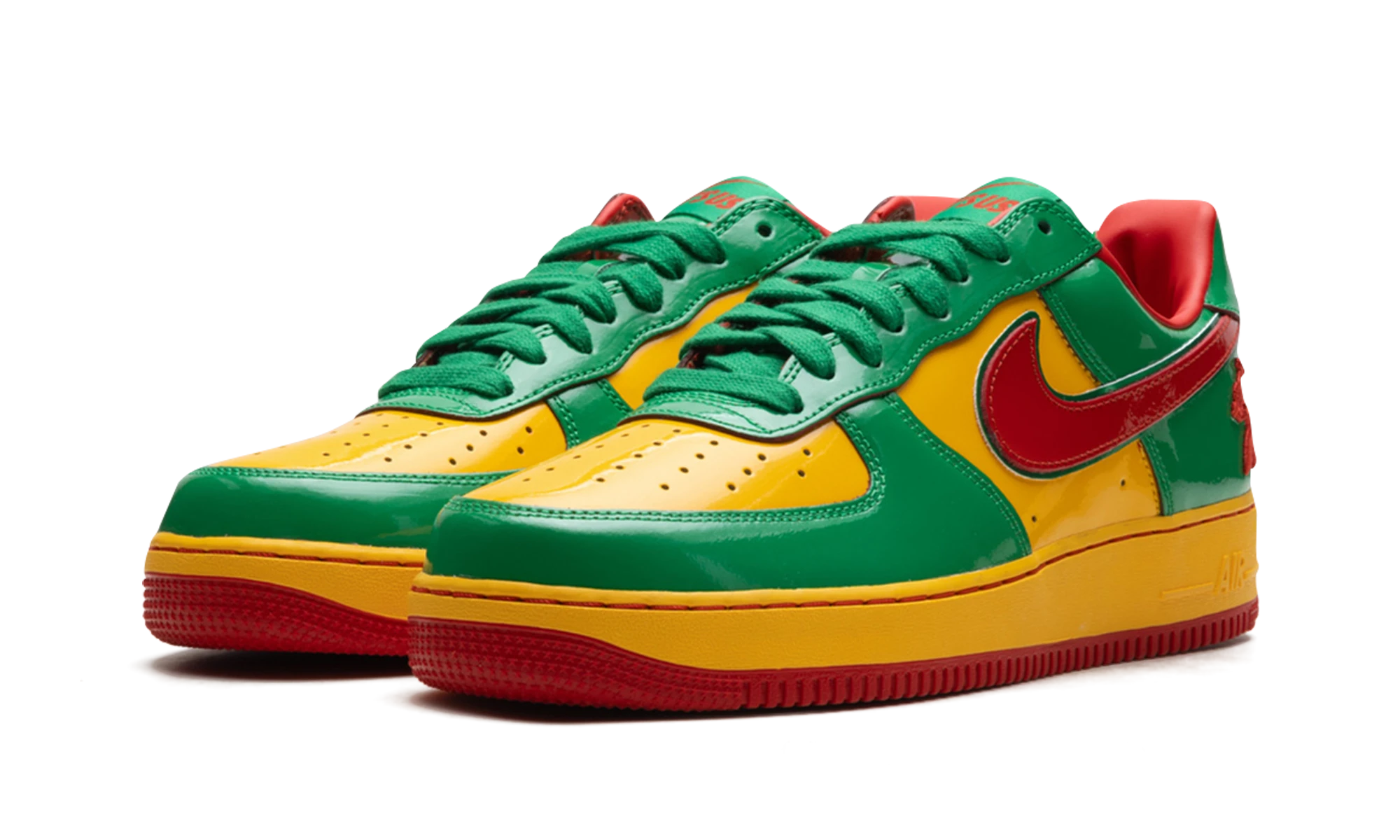Detail vnútornej strany teniska Nike Air Force 1 Low Lil Yachty Concrete Lucky Green (IH4383-300) vert, rouge et or.