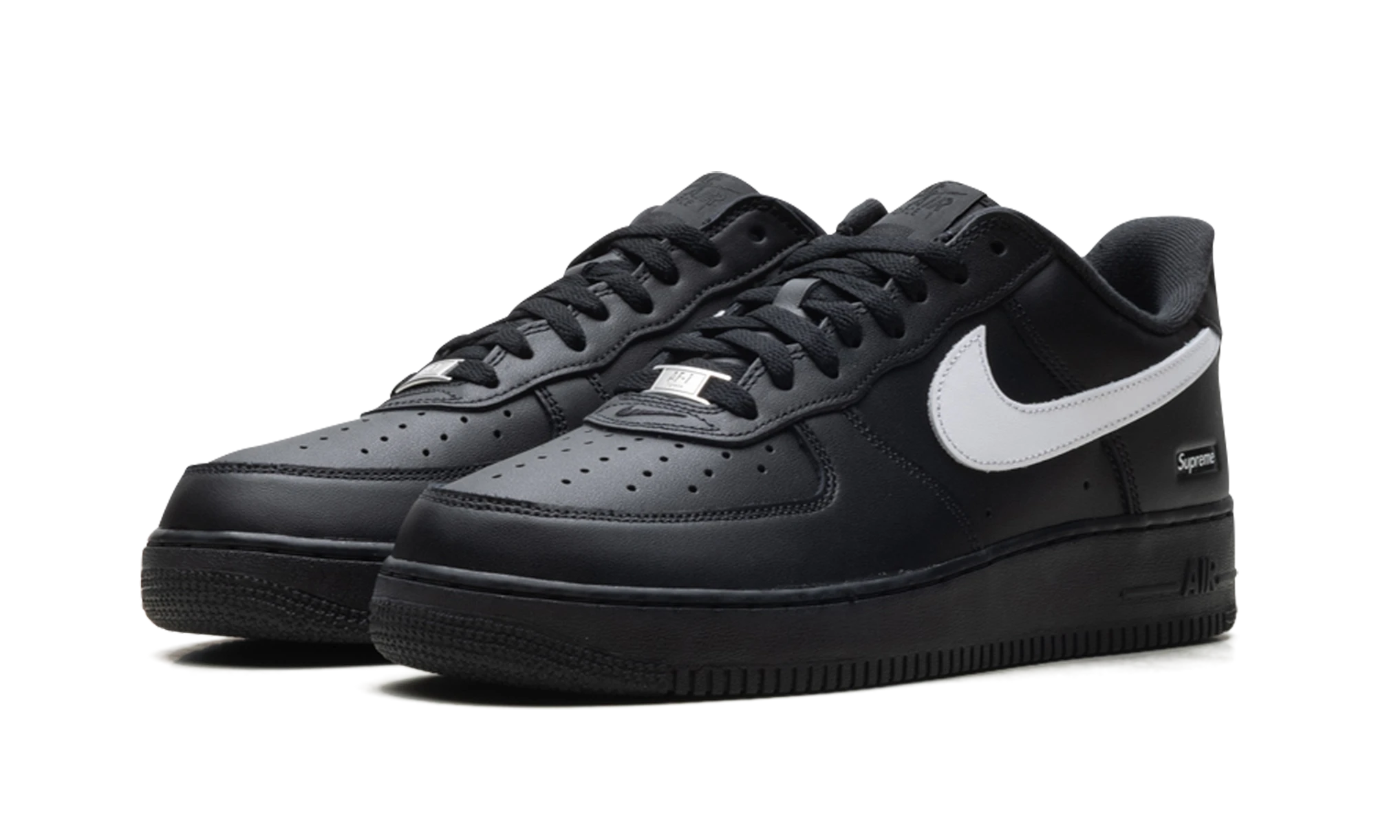 Nike Air Force 1 Low "Supreme Siyah Beyaz" (CU9225-002), orijinal kutusuyla eşleştirin. Fransa, Belçika, Lüksemburg, İsviçre ve Monako'daki MNR Spor Ayakkabılarında mevcuttur, ücretsiz teslimat.