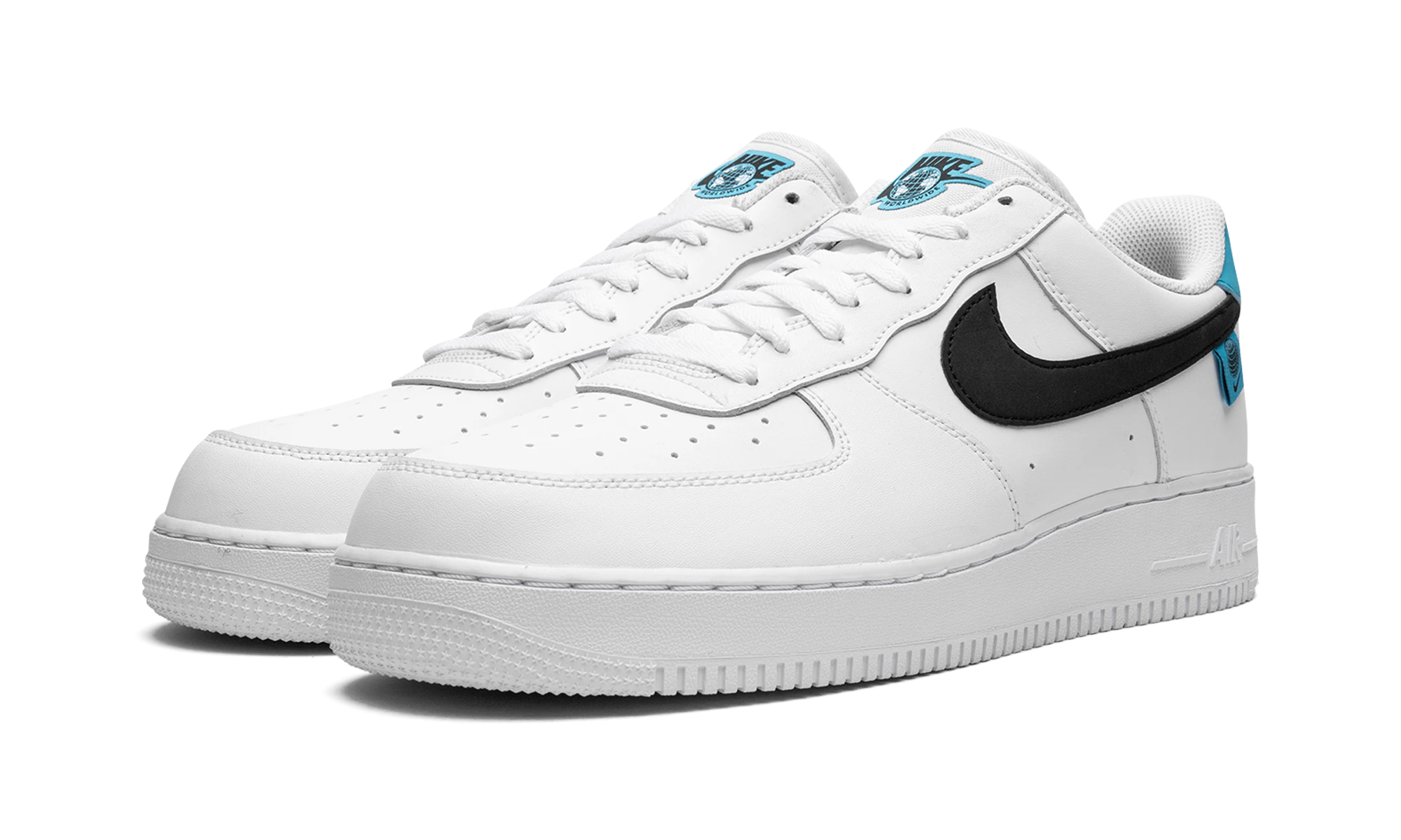 Detail of the inner side of the sneaker Nike Air Force 1 Low Worldwide White Blue Fury Black (CK7648-100) blanc, bleu et noir.