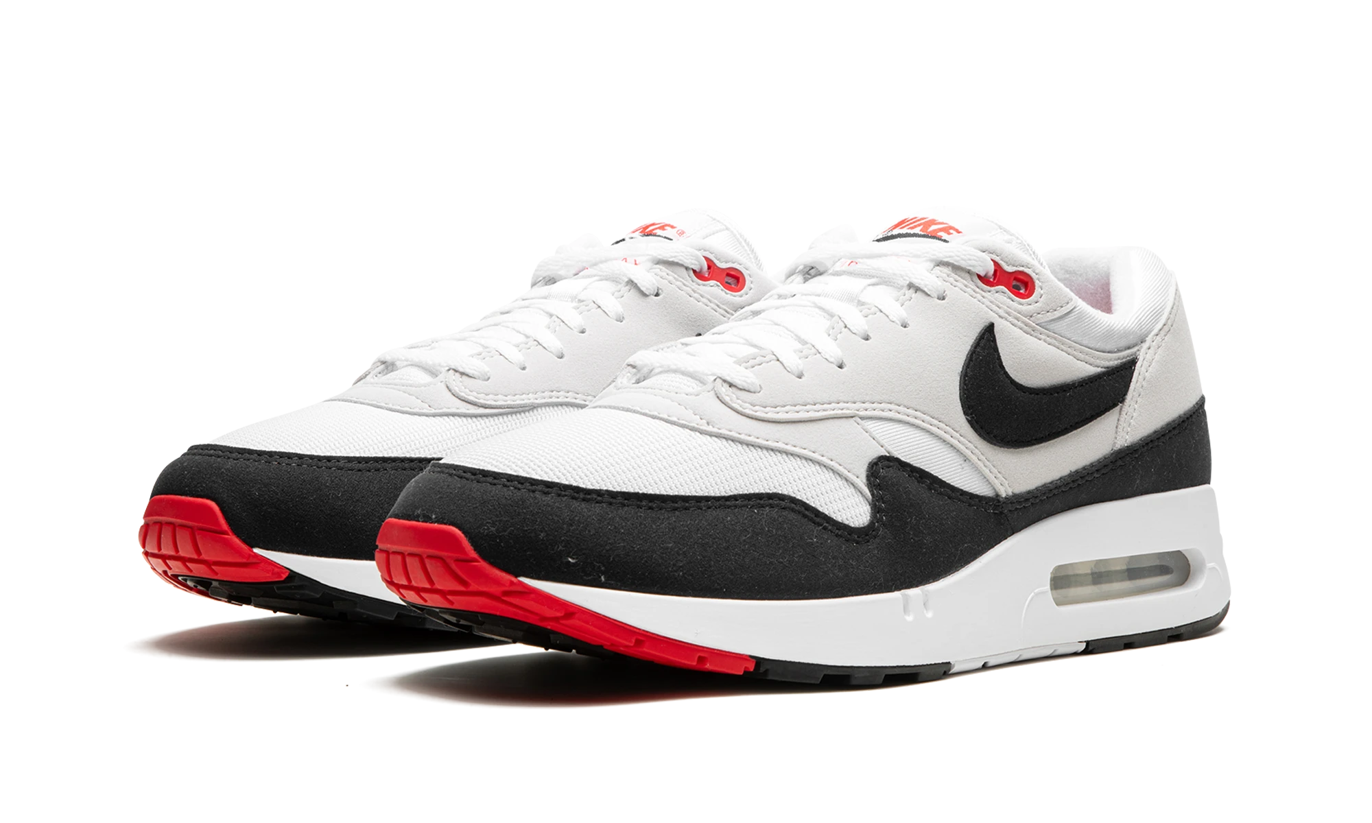 Detail of the inner side of the sneaker Nike Air Max 1 '86 Big Bubble Obsidian (DQ3989-101) blanc, noir et gris.