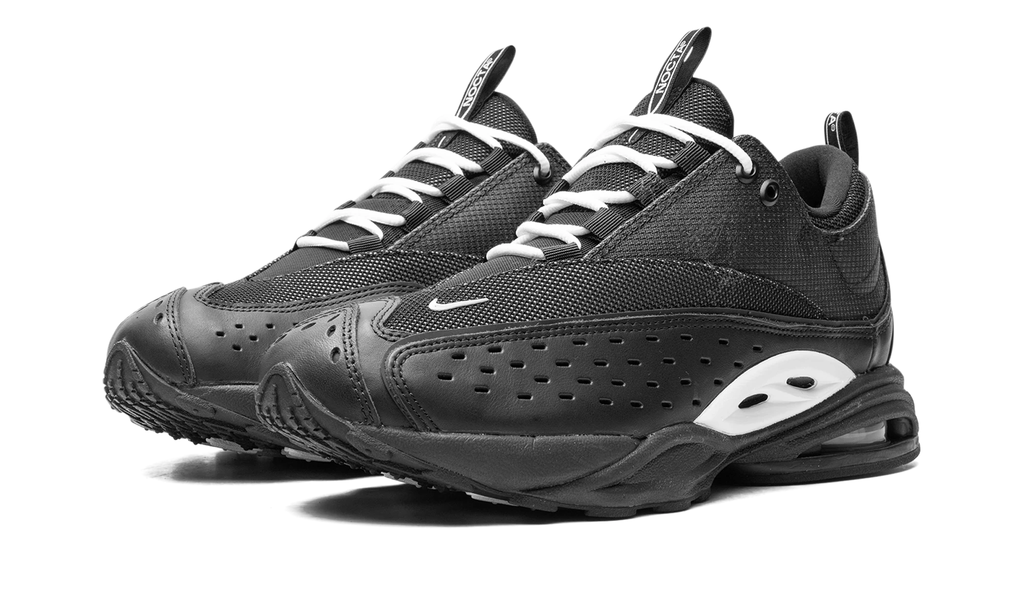 Detail of the inner side of the sneaker Nike Air Zoom Drive Drake NOCTA Black White (DX5854-001) noir et blanc.