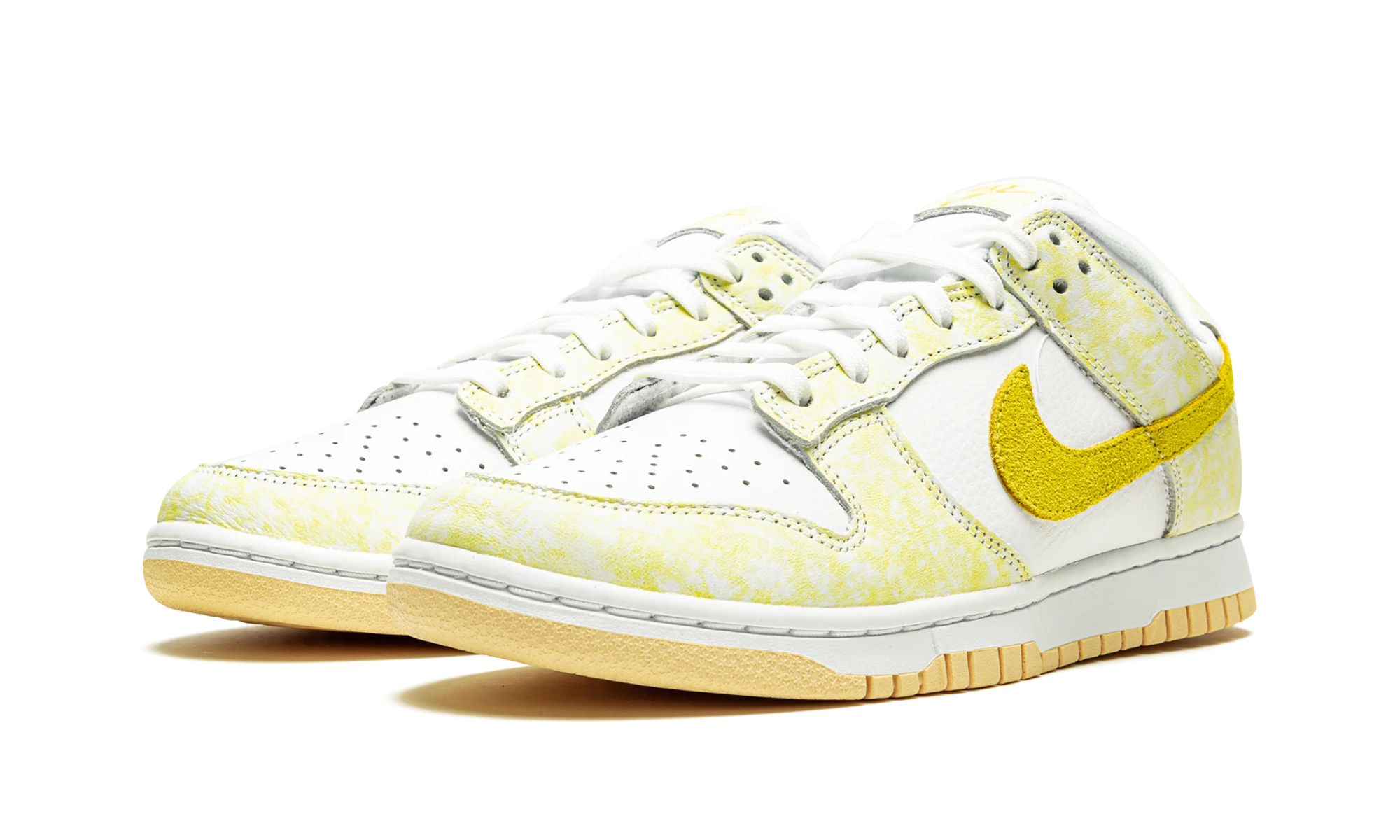 A cipő Nike Dunk Low Yellow Strike (DM9467-700) jaune et blanc  belső oldalának részlete.