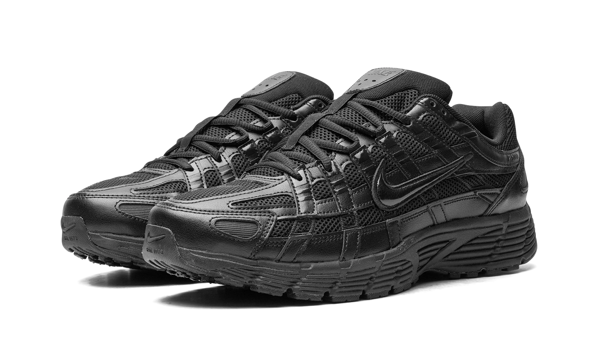 Pair of sneakers Nike P-6000 Black brand new and authentic with original box.