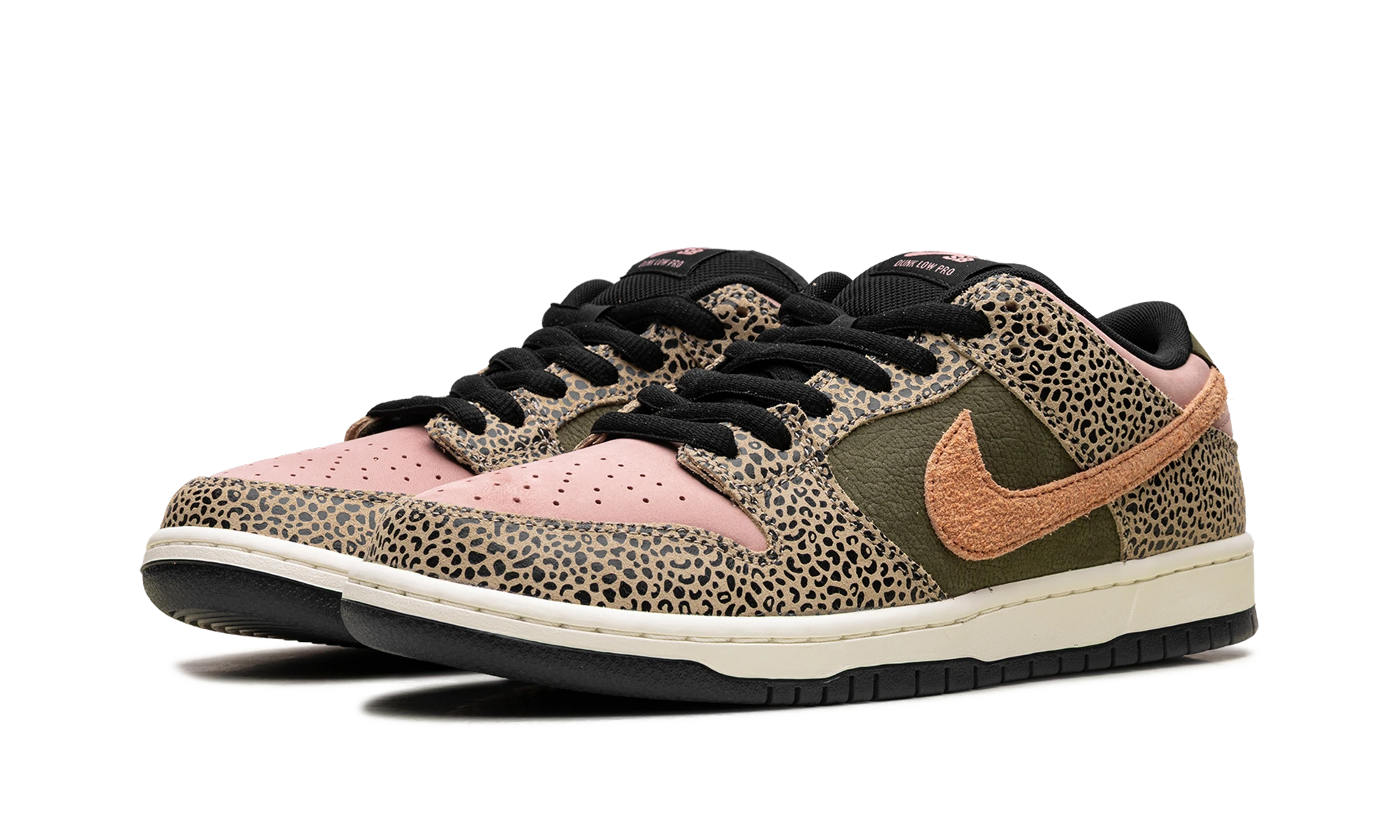 Detail of the inner side of the sneaker Nike SB Dunk Low Pro Arts-Rec (Special Box) ((Special Box) IH3211-200) beige, orange et marron.