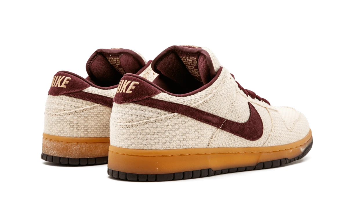 Nike SB Dunk Low Red Mahogany (304292-761) - back view