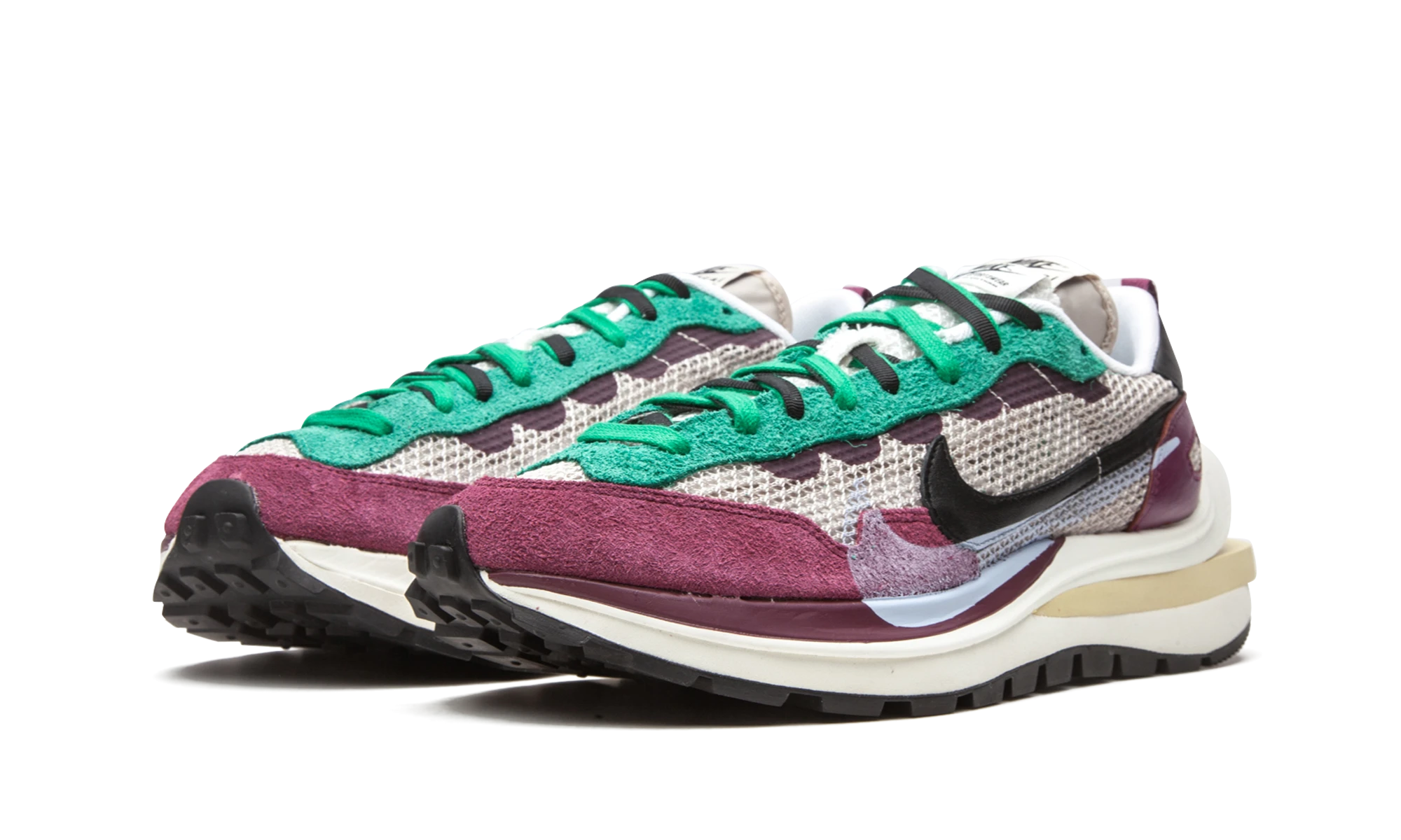 Detalj av insidan av sneaker Nike Vaporwaffle sacai Villain Red Neptune Green (DD3035-200) noir, rouge et vert.