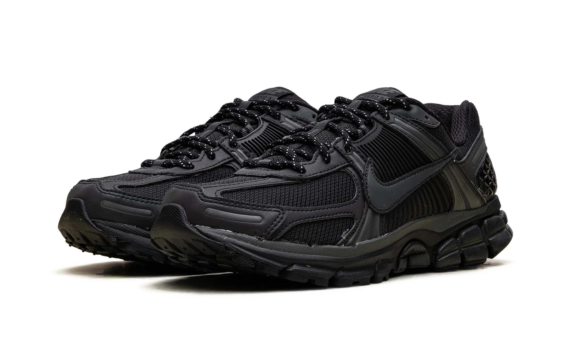 Vue de face de la paire de sneakers Nike Zoom Vomero 5 Black Reflective multicolore.