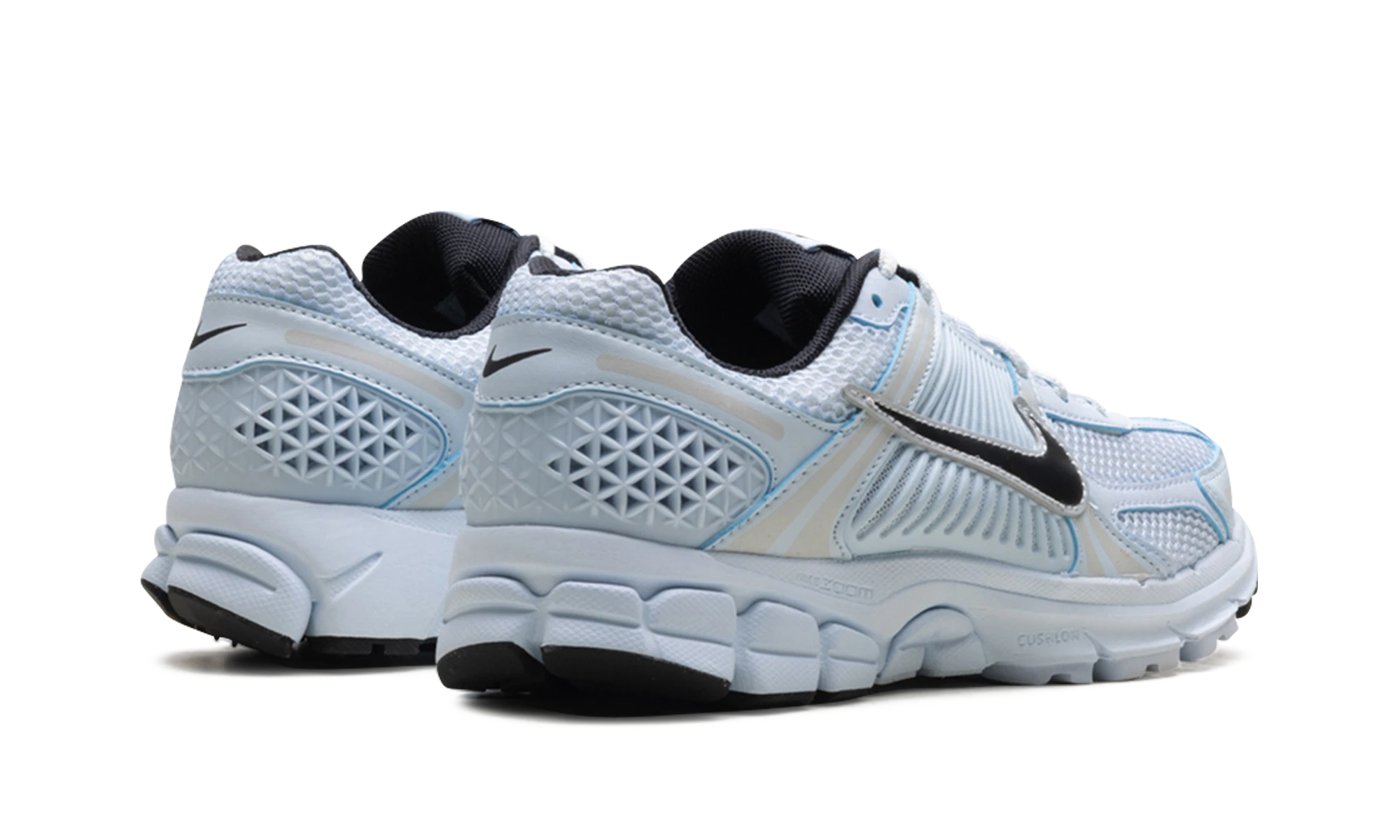 Pár tenisky Nike Zoom Vomero 5 Blue Tint Platinum Tint Metallic Platinum Black (FJ2028-401) – zbrusu nové a autentické s originální krabicí.