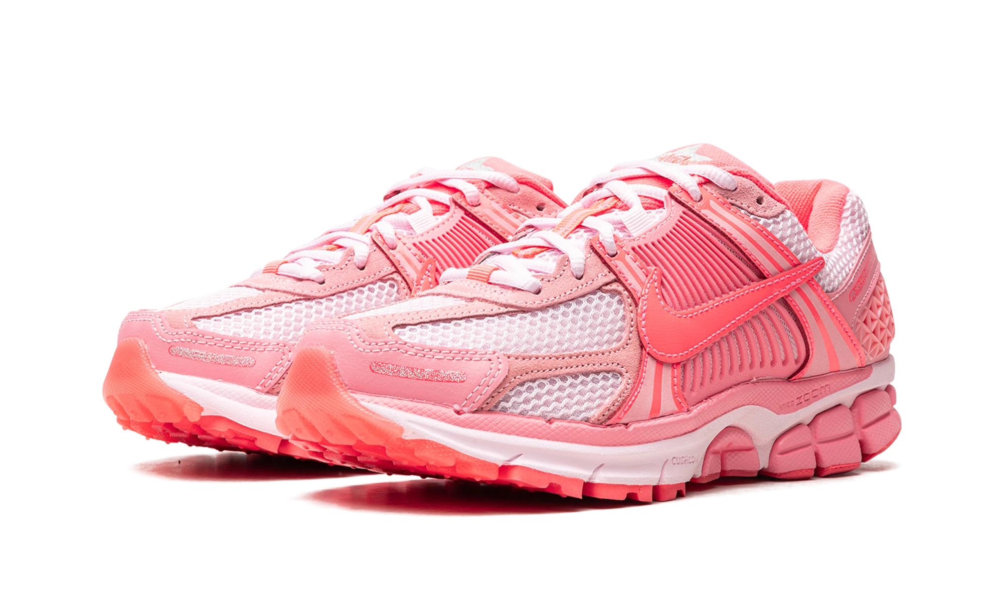 Vue de face de la paire de sneakers Nike Zoom Vomero 5 Coral Chalk Hot Punch multicolore.